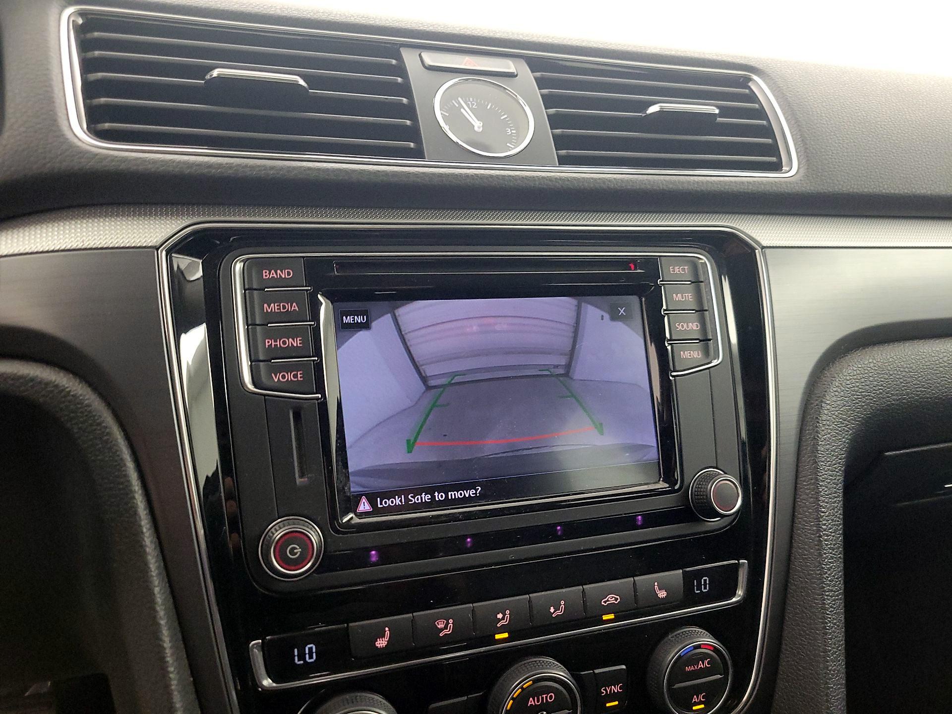 Thumbnail: 2017 Volkswagen Passat - 12