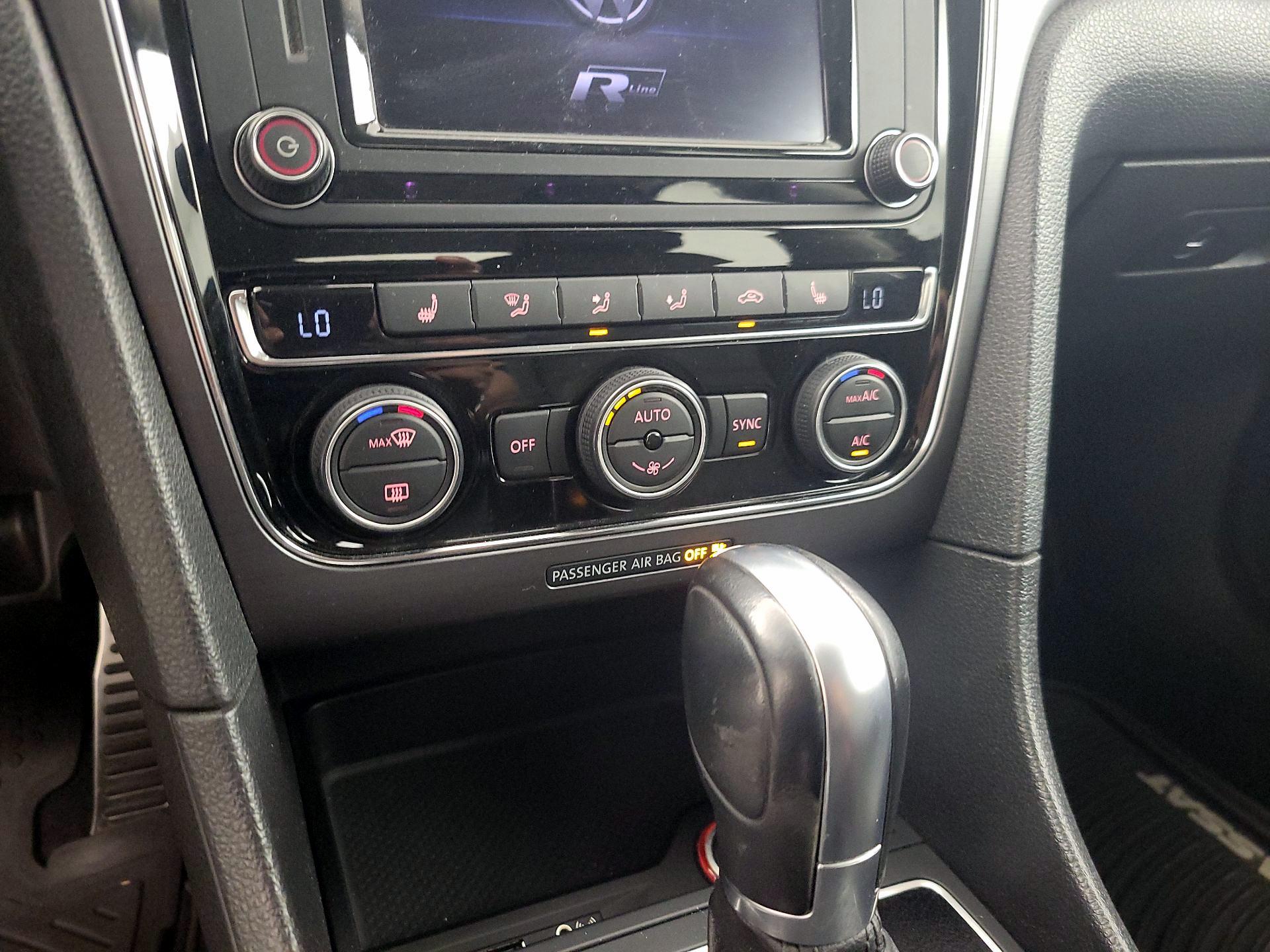 Thumbnail: 2017 Volkswagen Passat - 14