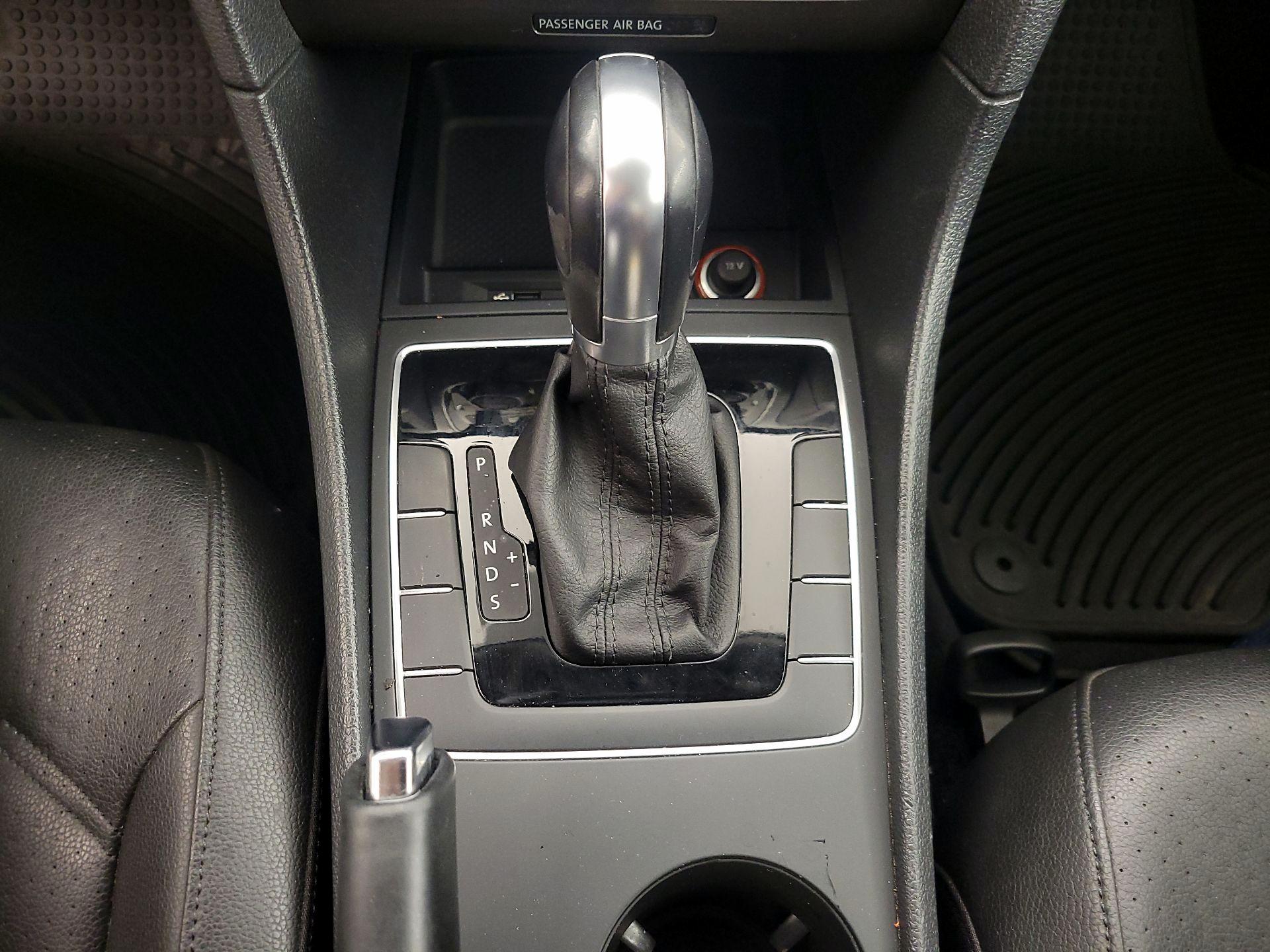 Thumbnail: 2017 Volkswagen Passat - 15