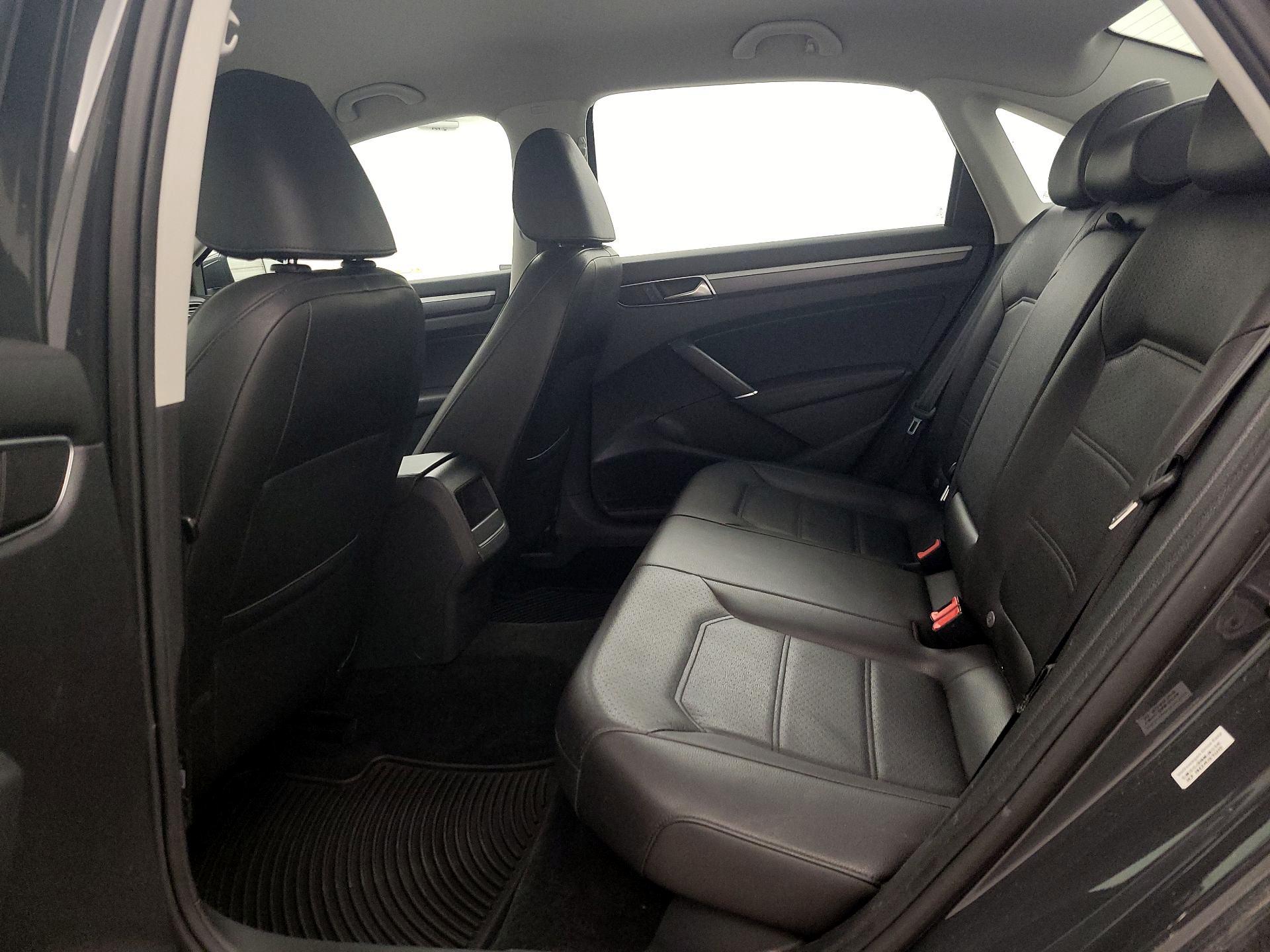 Thumbnail: 2017 Volkswagen Passat - 17