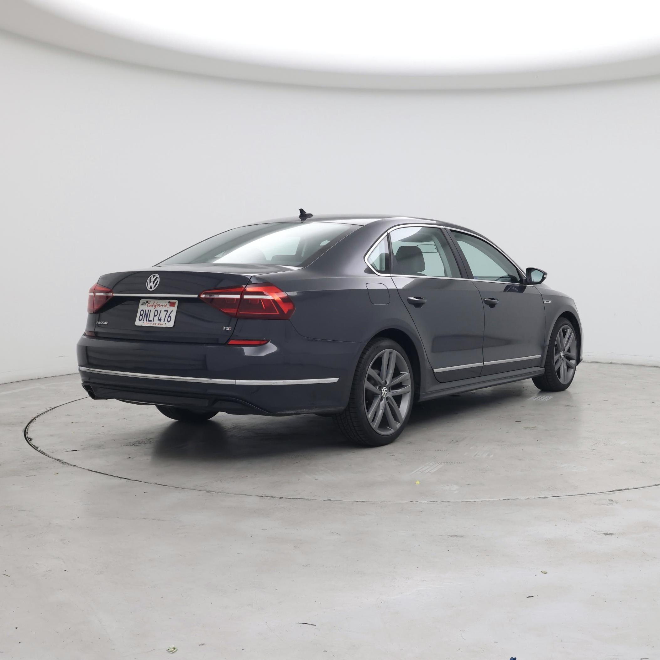 Thumbnail: 2017 Volkswagen Passat - 8