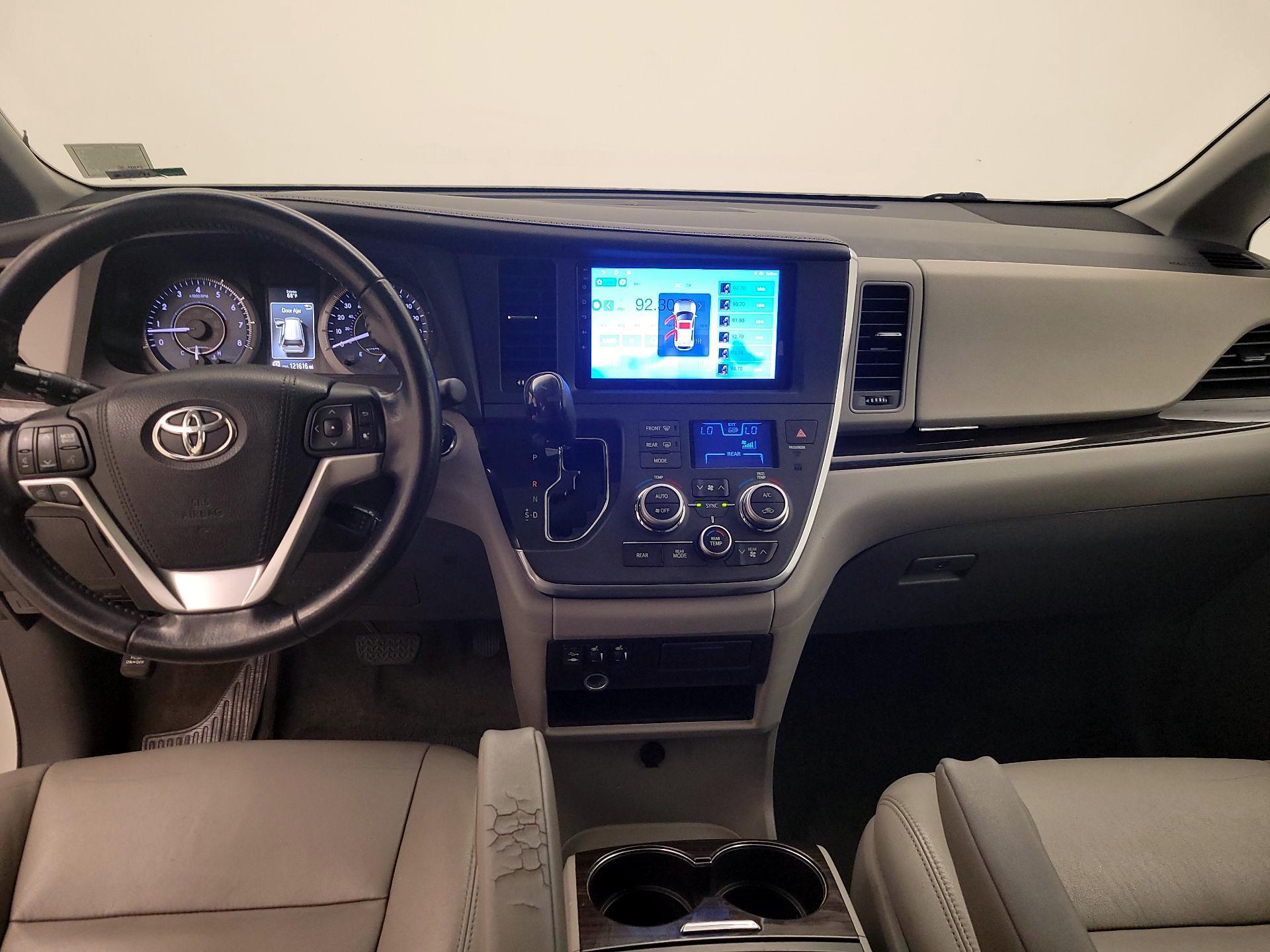 Thumbnail: 2015 Toyota Sienna - 9