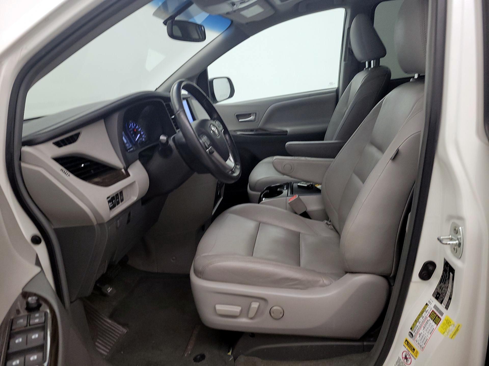 Thumbnail: 2015 Toyota Sienna - 11