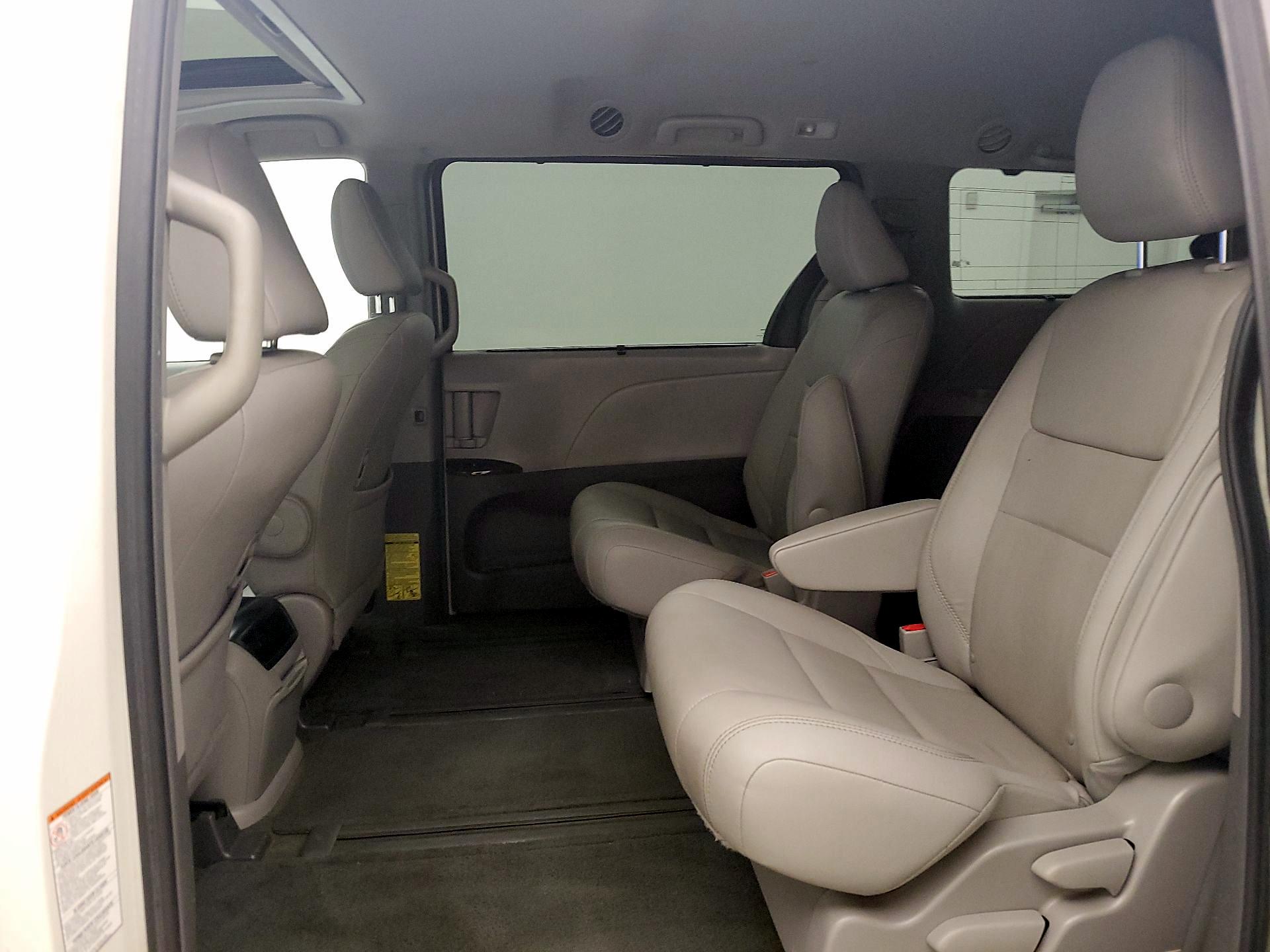 Thumbnail: 2015 Toyota Sienna - 20