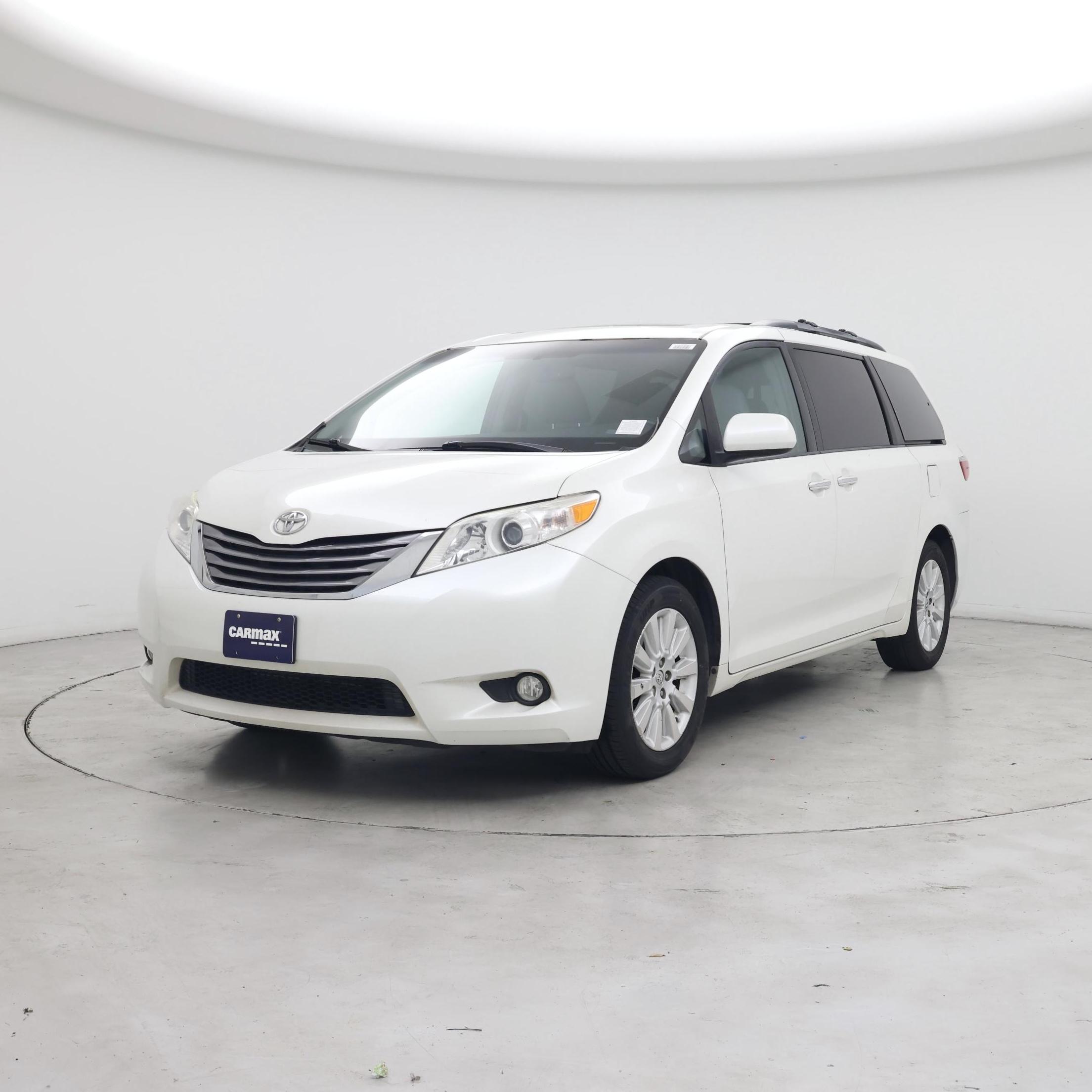 Thumbnail: 2015 Toyota Sienna - 4