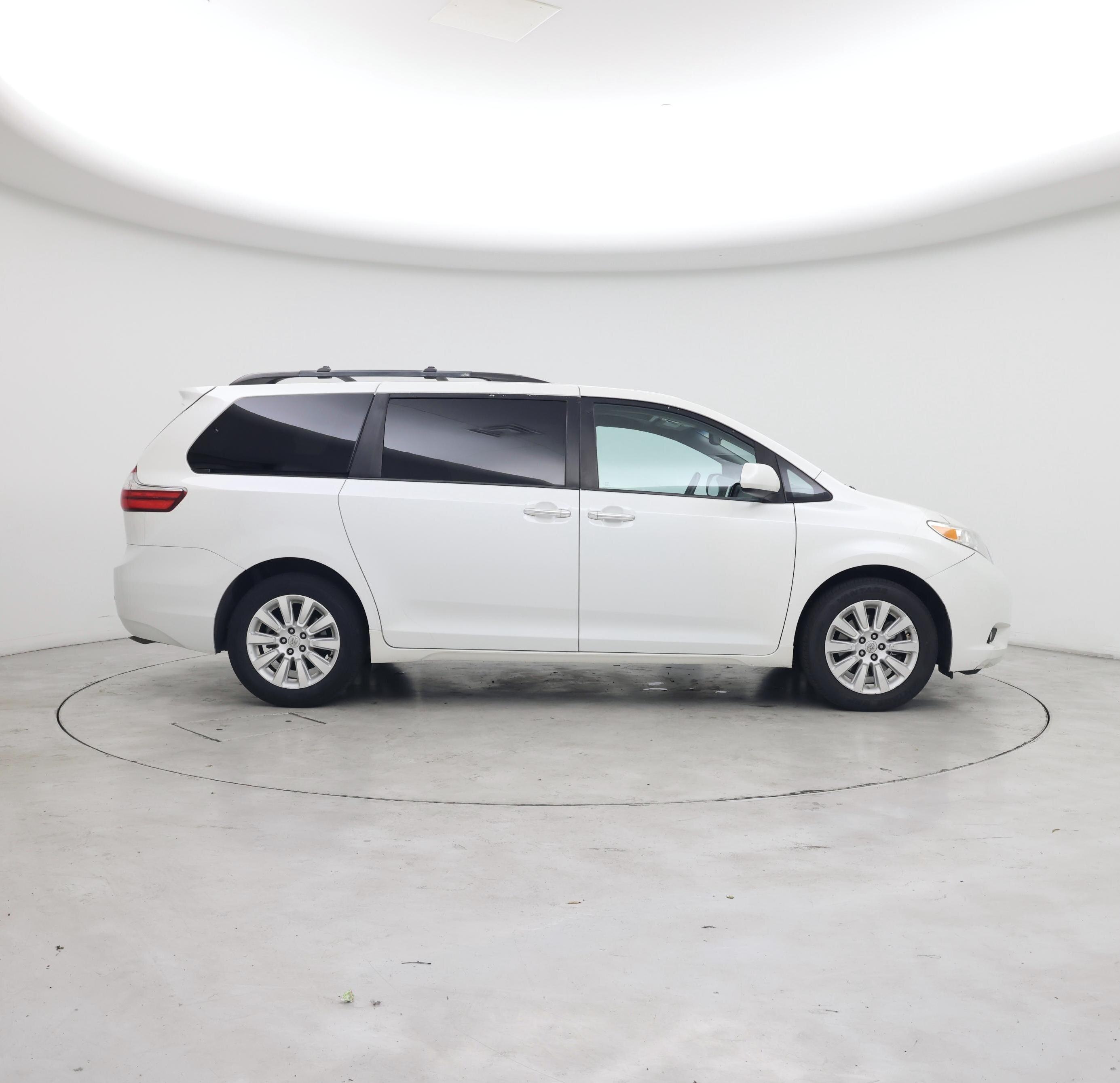 Thumbnail: 2015 Toyota Sienna - 7