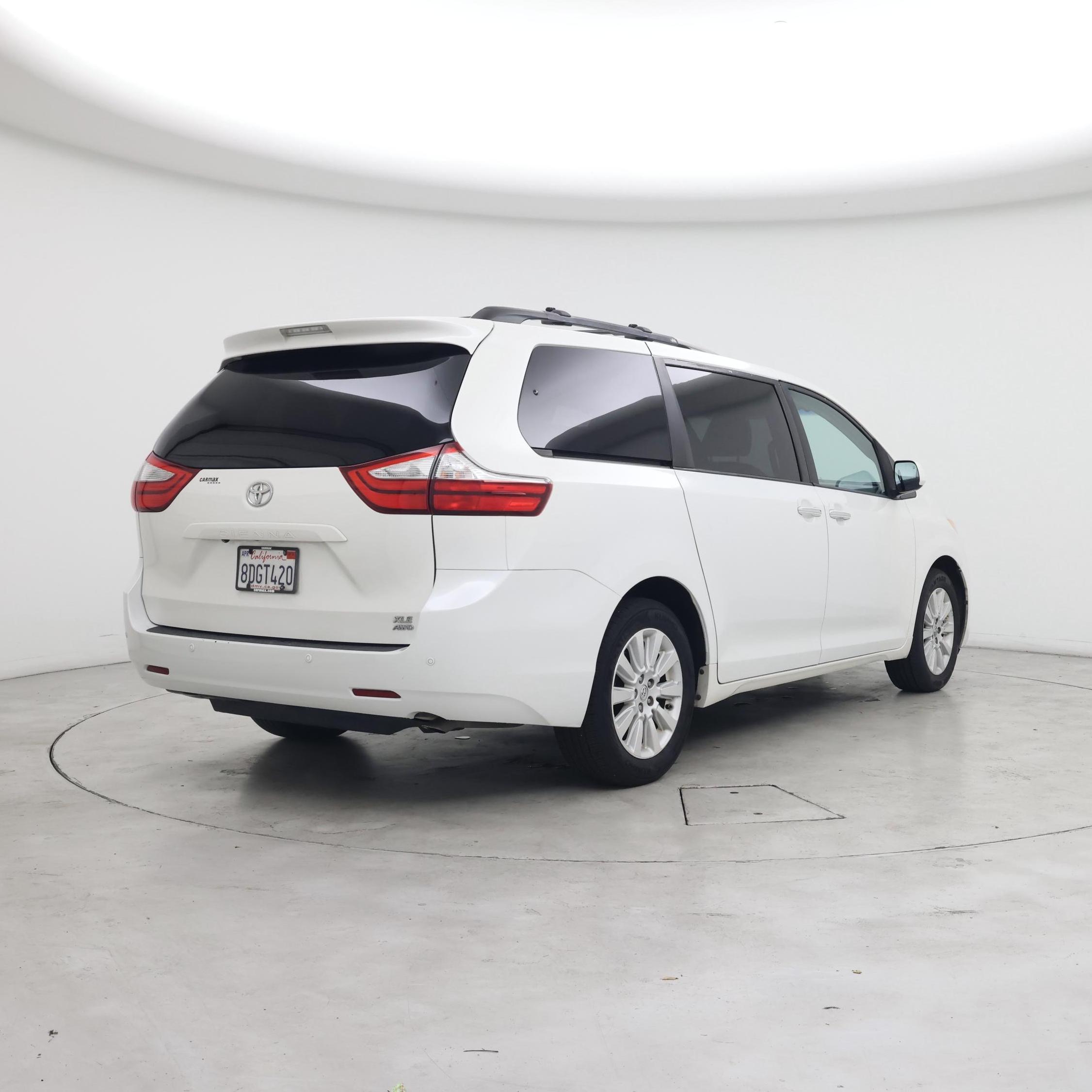 Thumbnail: 2015 Toyota Sienna - 8