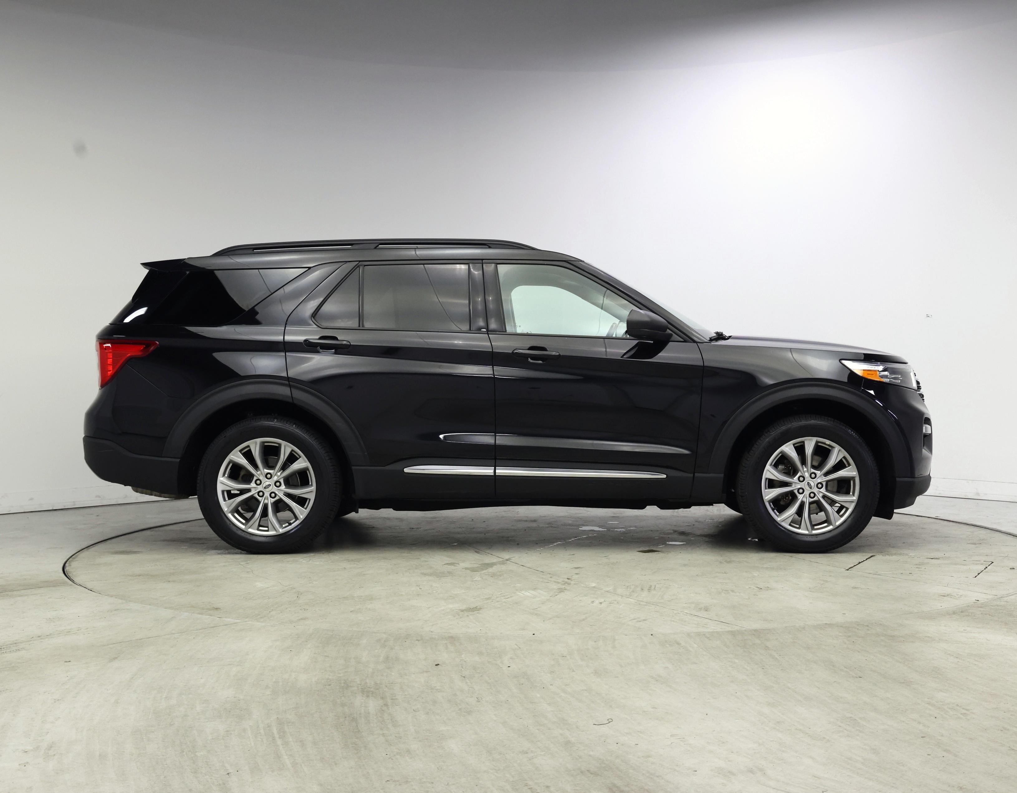 Thumbnail: 2020 Ford Explorer - 7