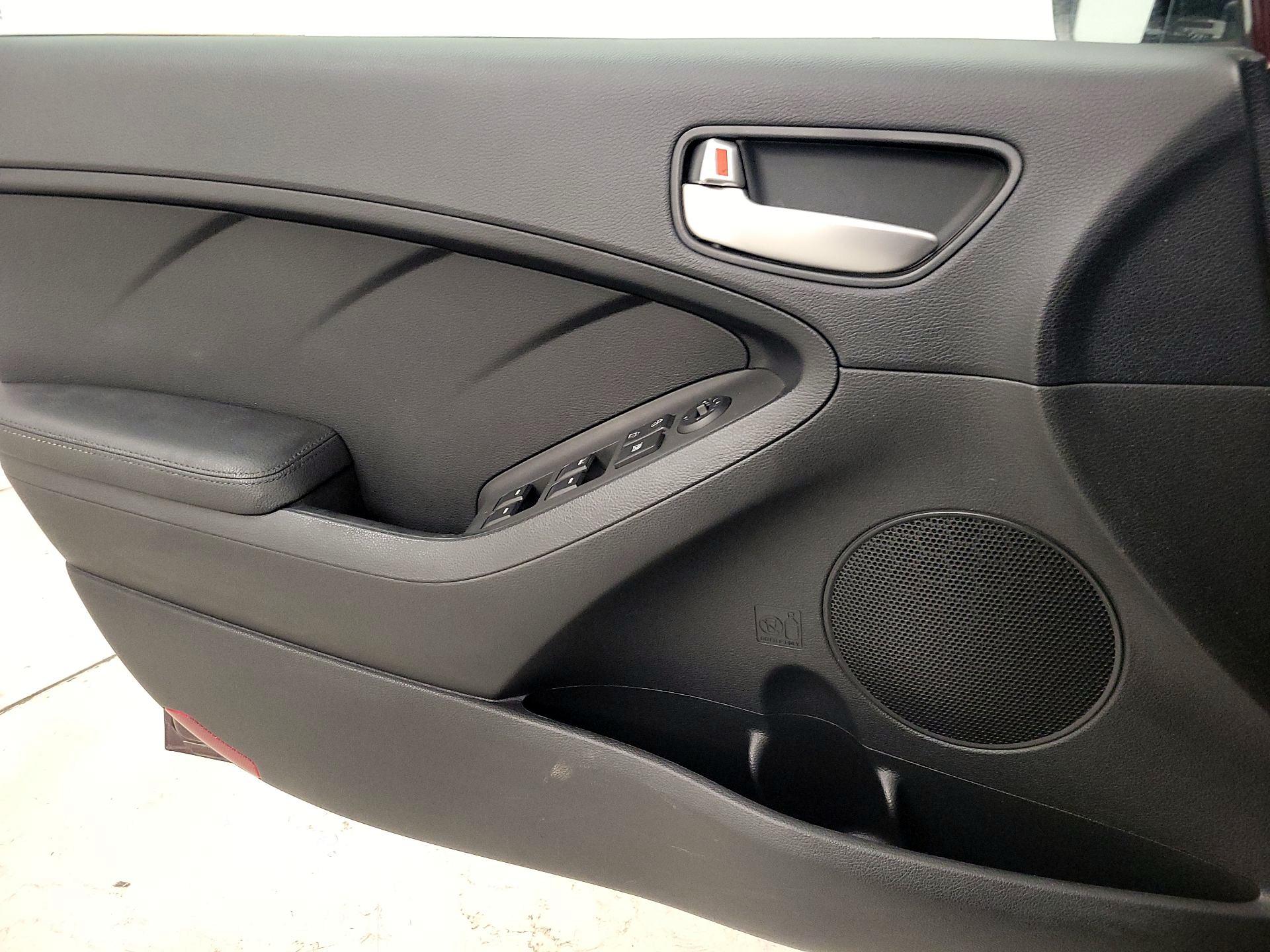 Thumbnail: 2017 Kia Forte - 12