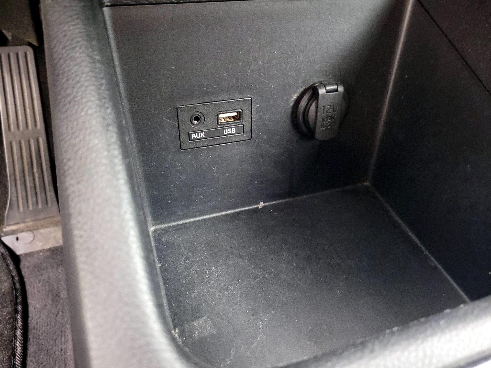 Thumbnail: 2017 Kia Forte - 16