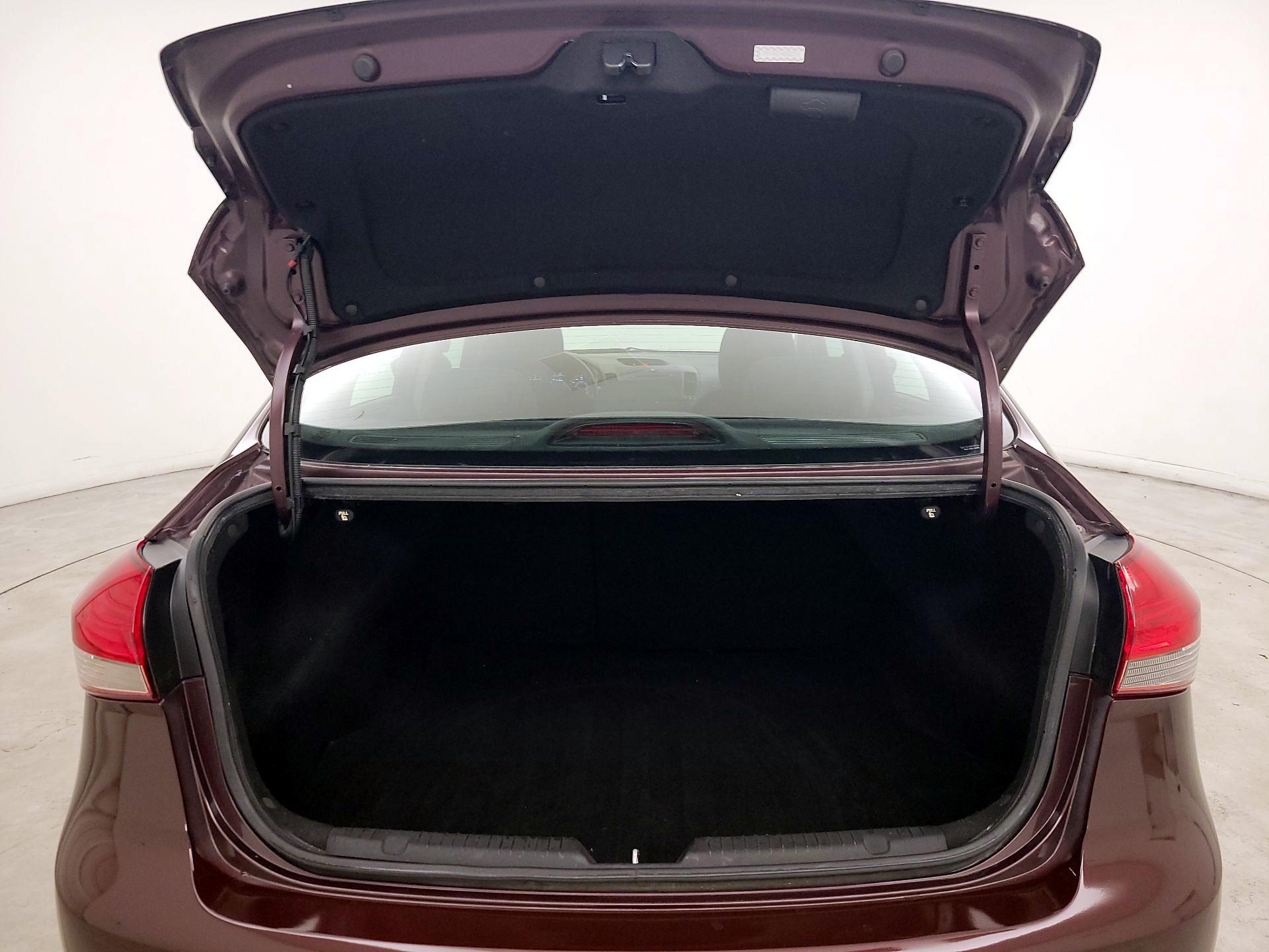 Thumbnail: 2017 Kia Forte - 18