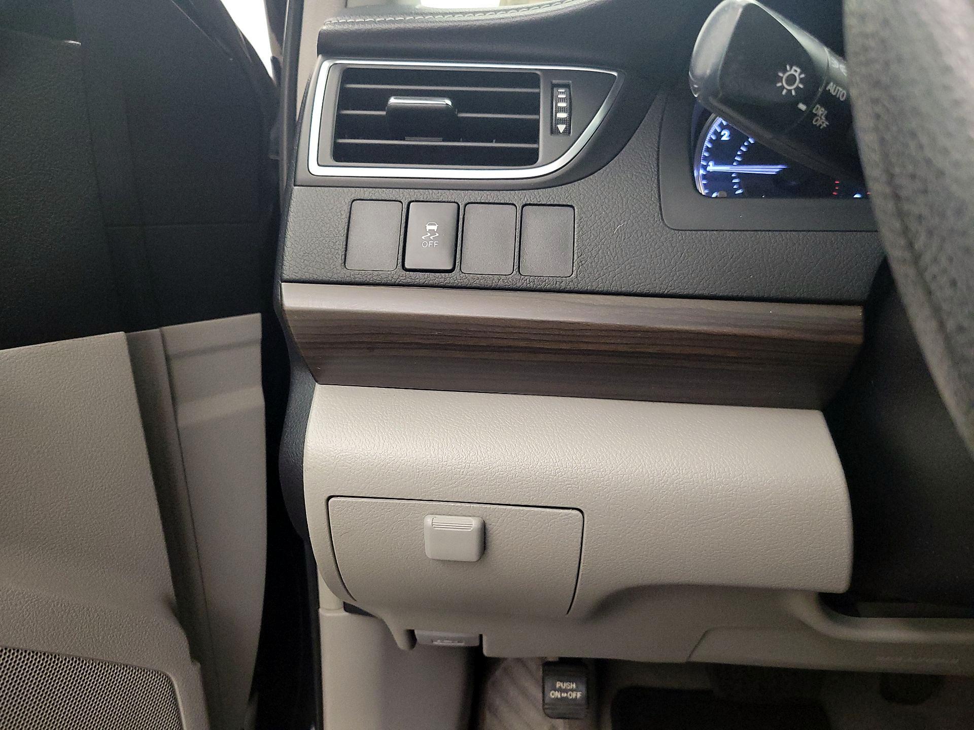 Thumbnail: 2016 Toyota Camry - 13