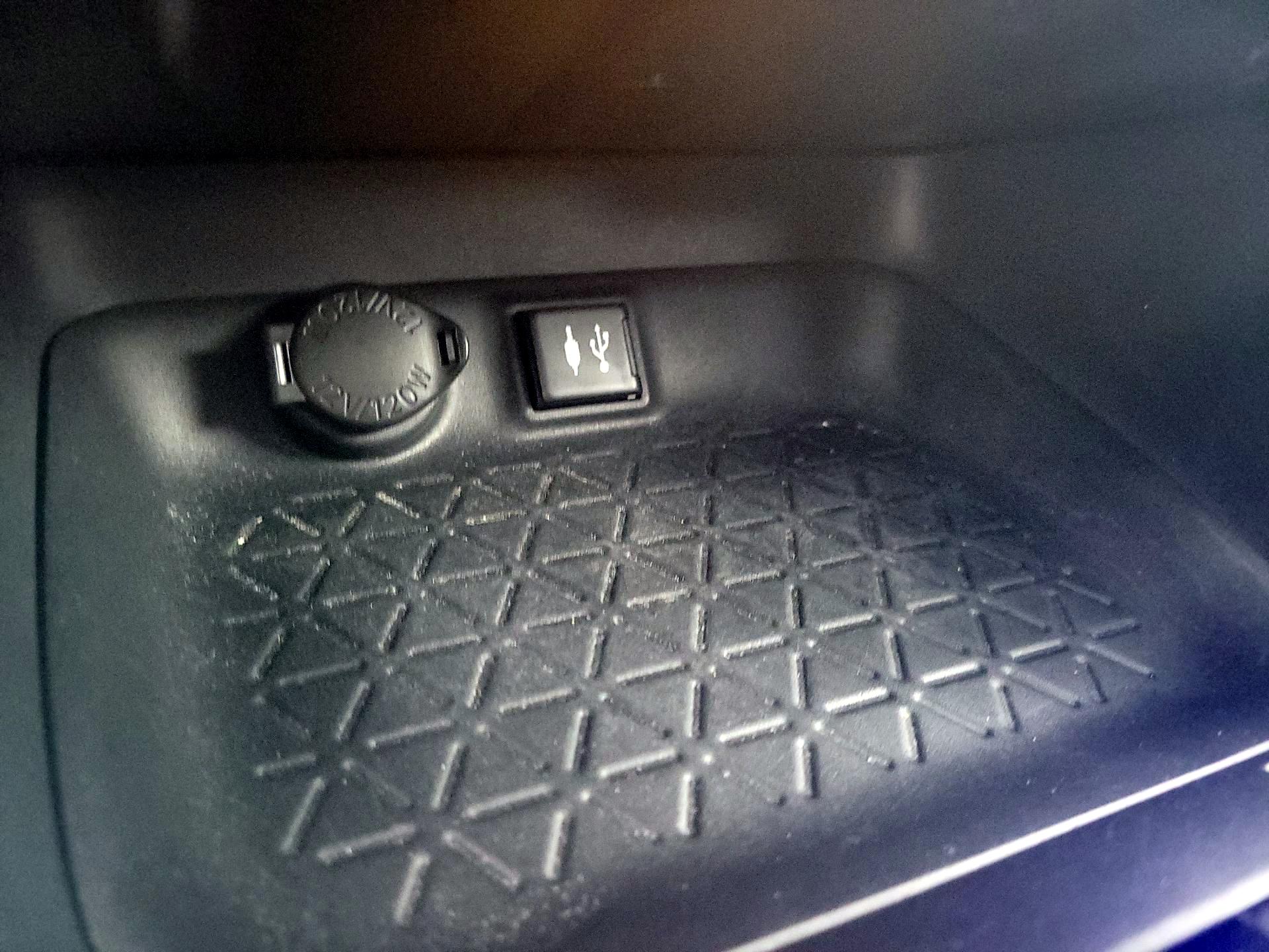 Thumbnail: 2019 Toyota RAV4 - 16