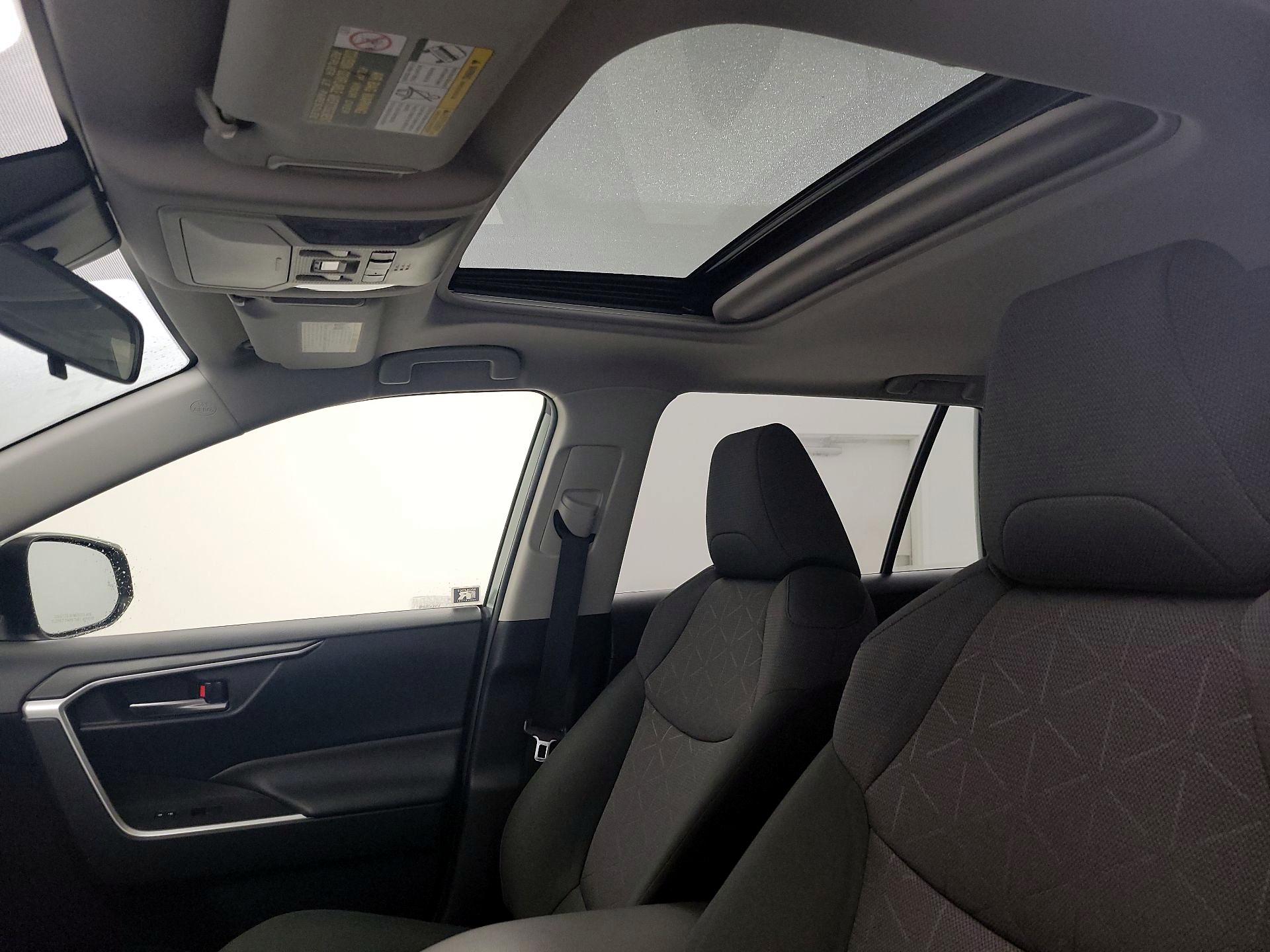 Thumbnail: 2019 Toyota RAV4 - 17