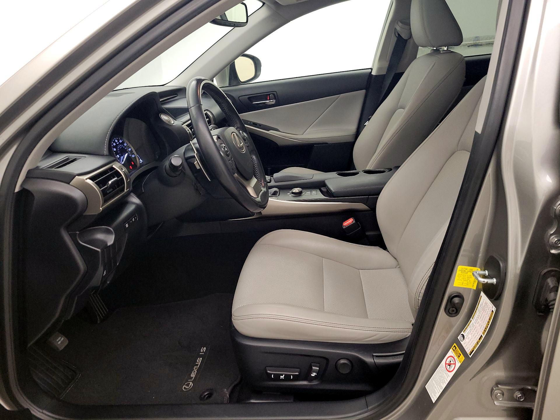 Thumbnail: 2015 Lexus IS - 11