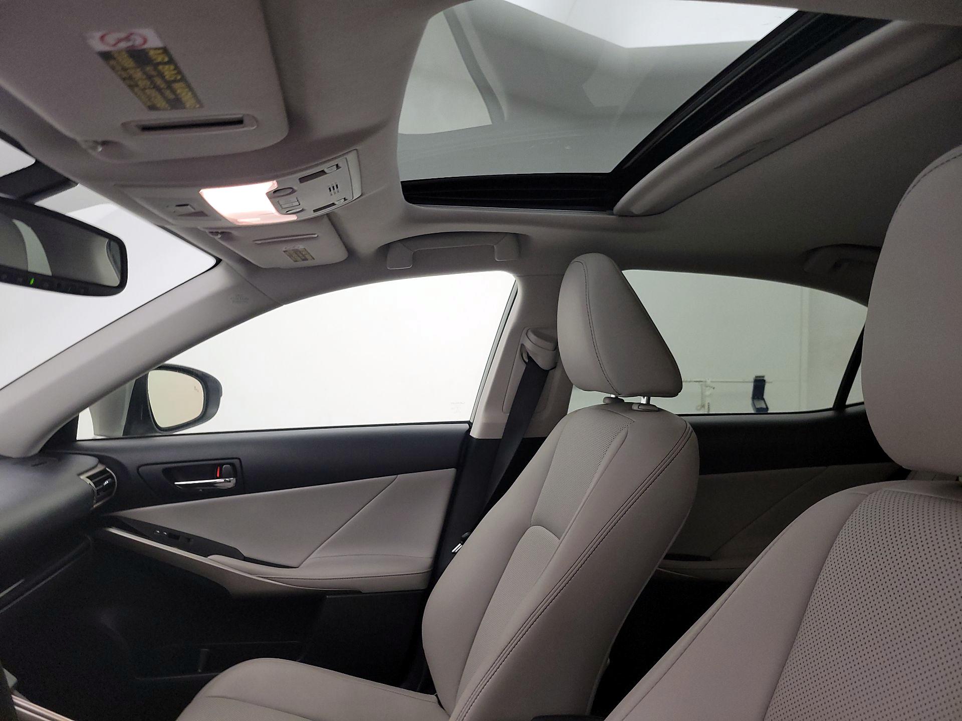 Thumbnail: 2015 Lexus IS - 20