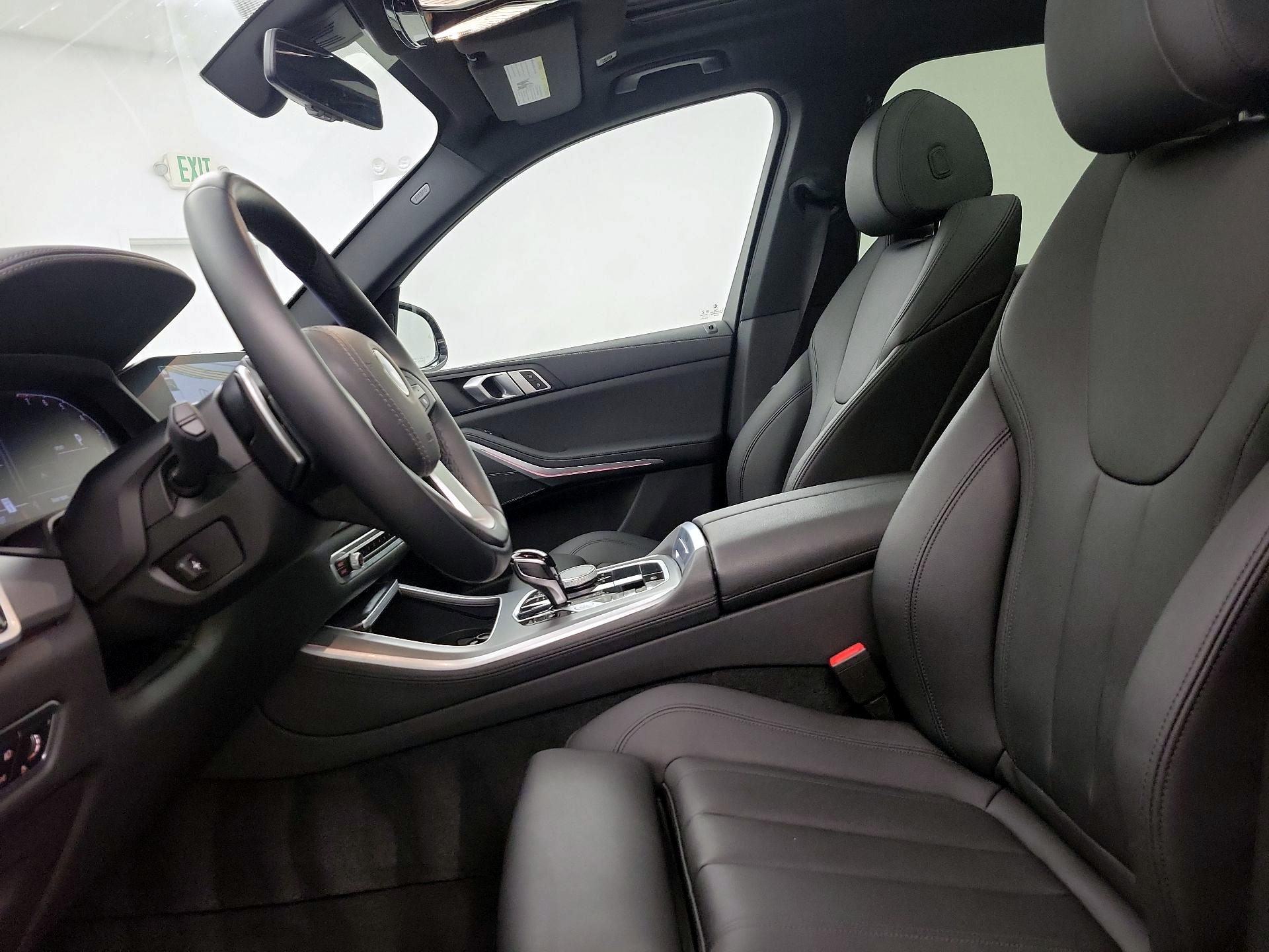Thumbnail: 2022 BMW X5 - 11