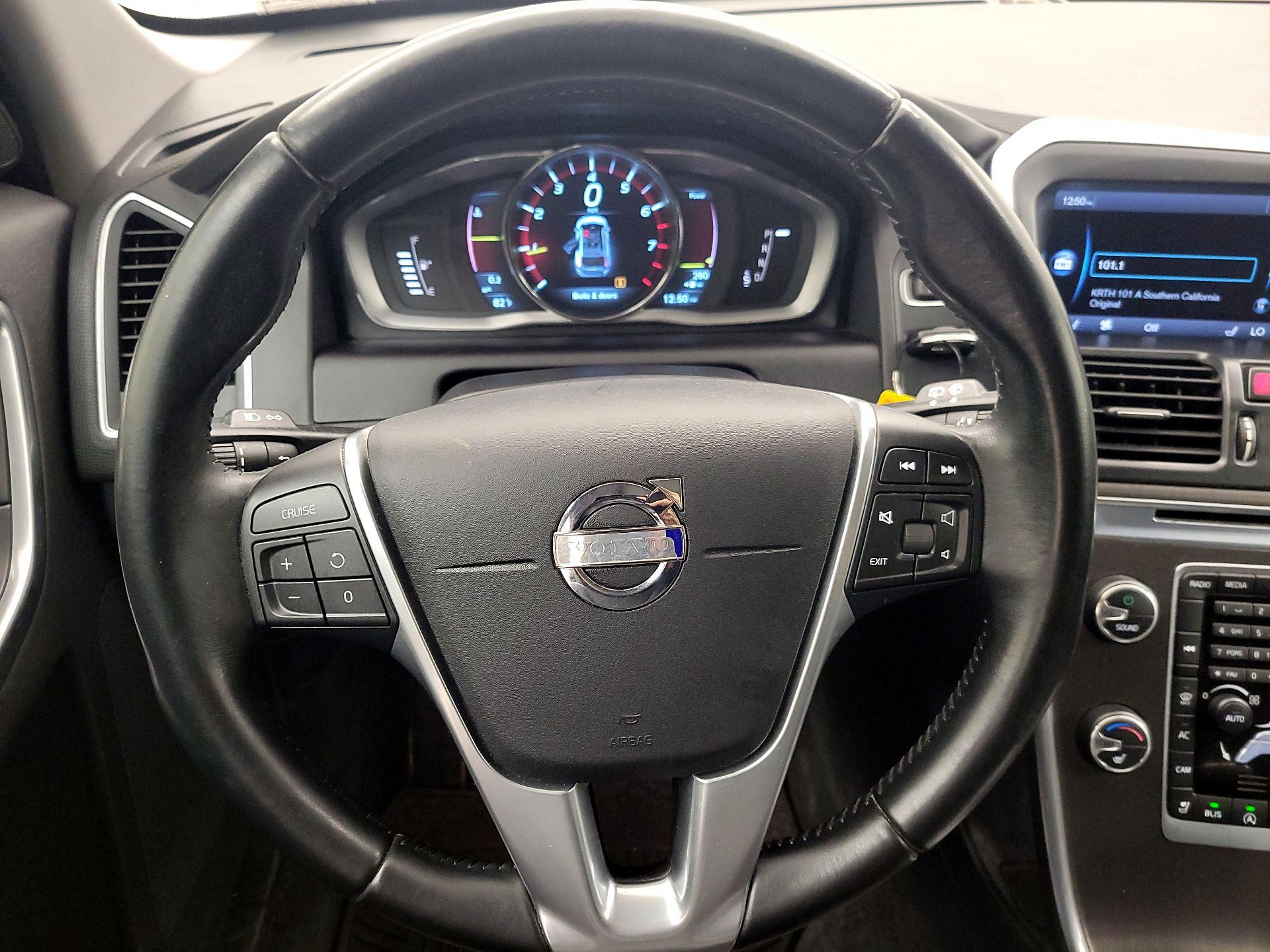 Thumbnail: 2015 Volvo XC60 - 10