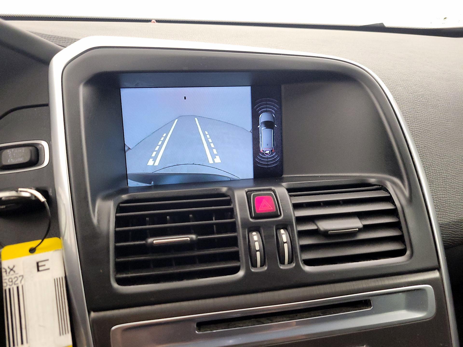 Thumbnail: 2015 Volvo XC60 - 14