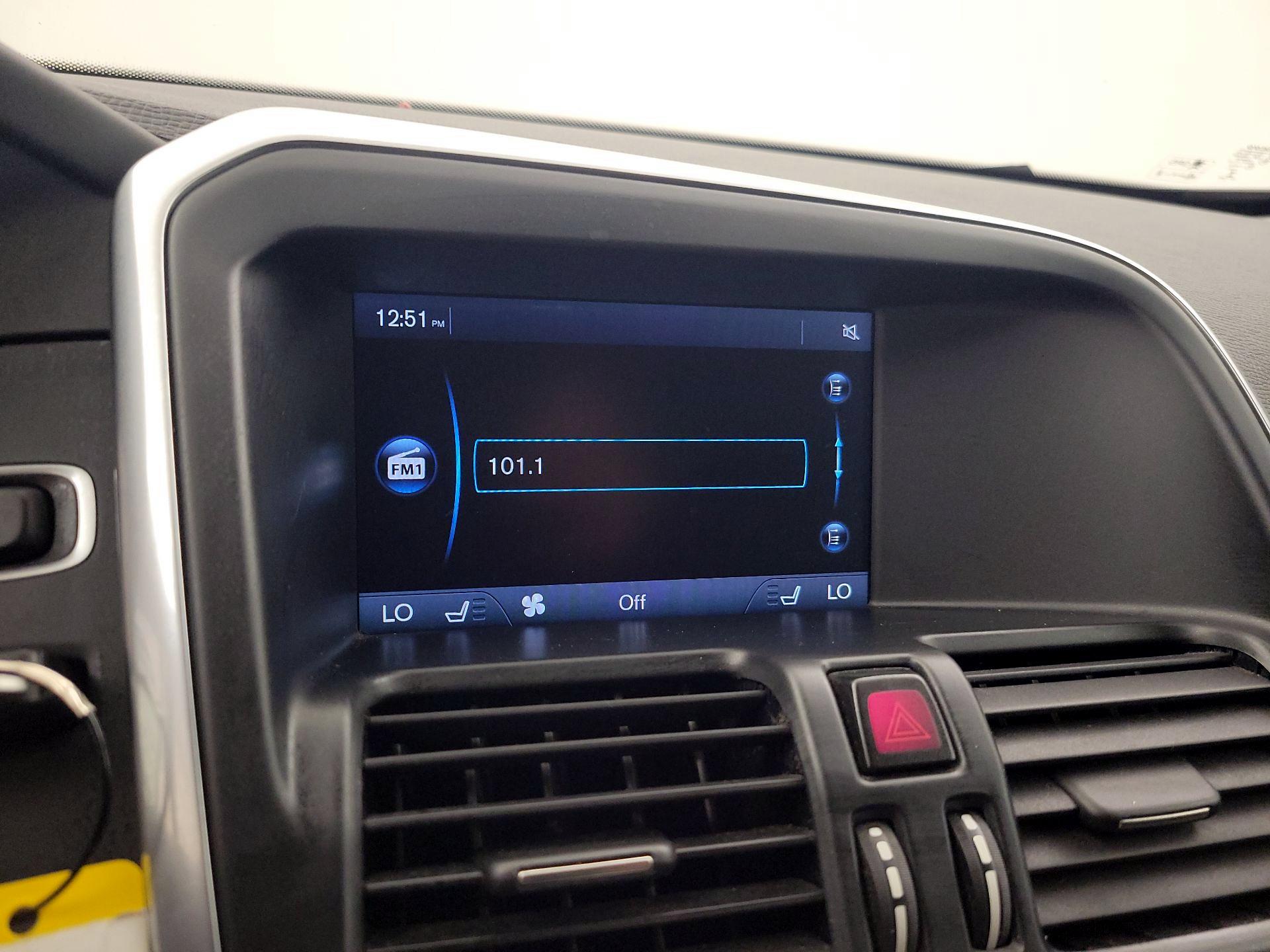 Thumbnail: 2015 Volvo XC60 - 15