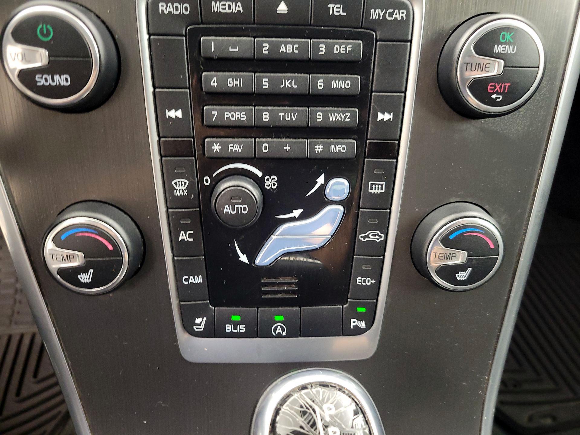 Thumbnail: 2015 Volvo XC60 - 16