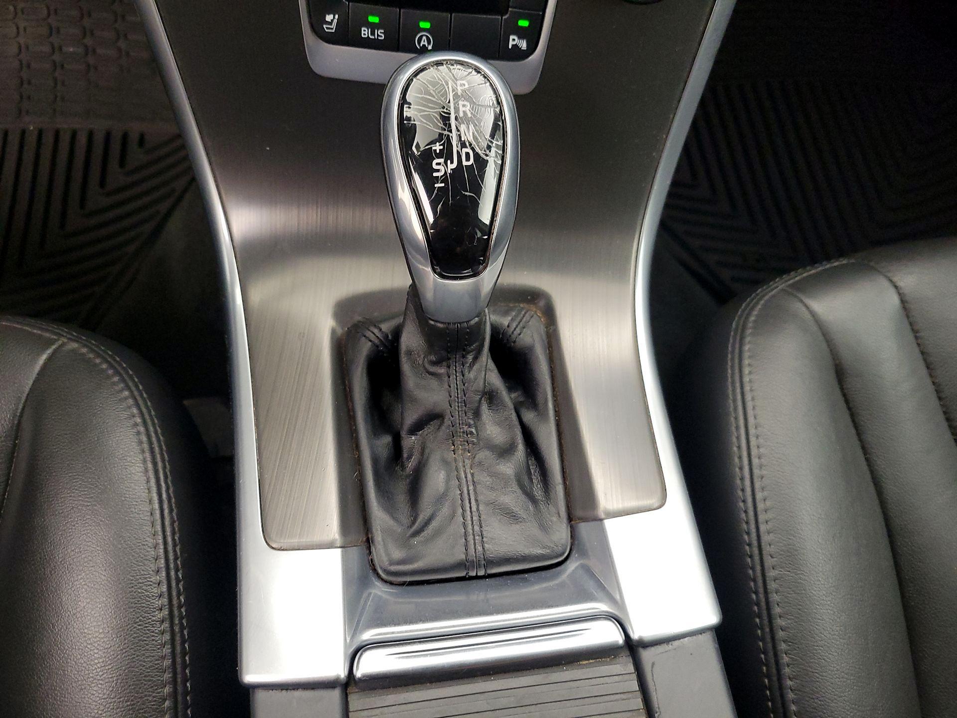 Thumbnail: 2015 Volvo XC60 - 17