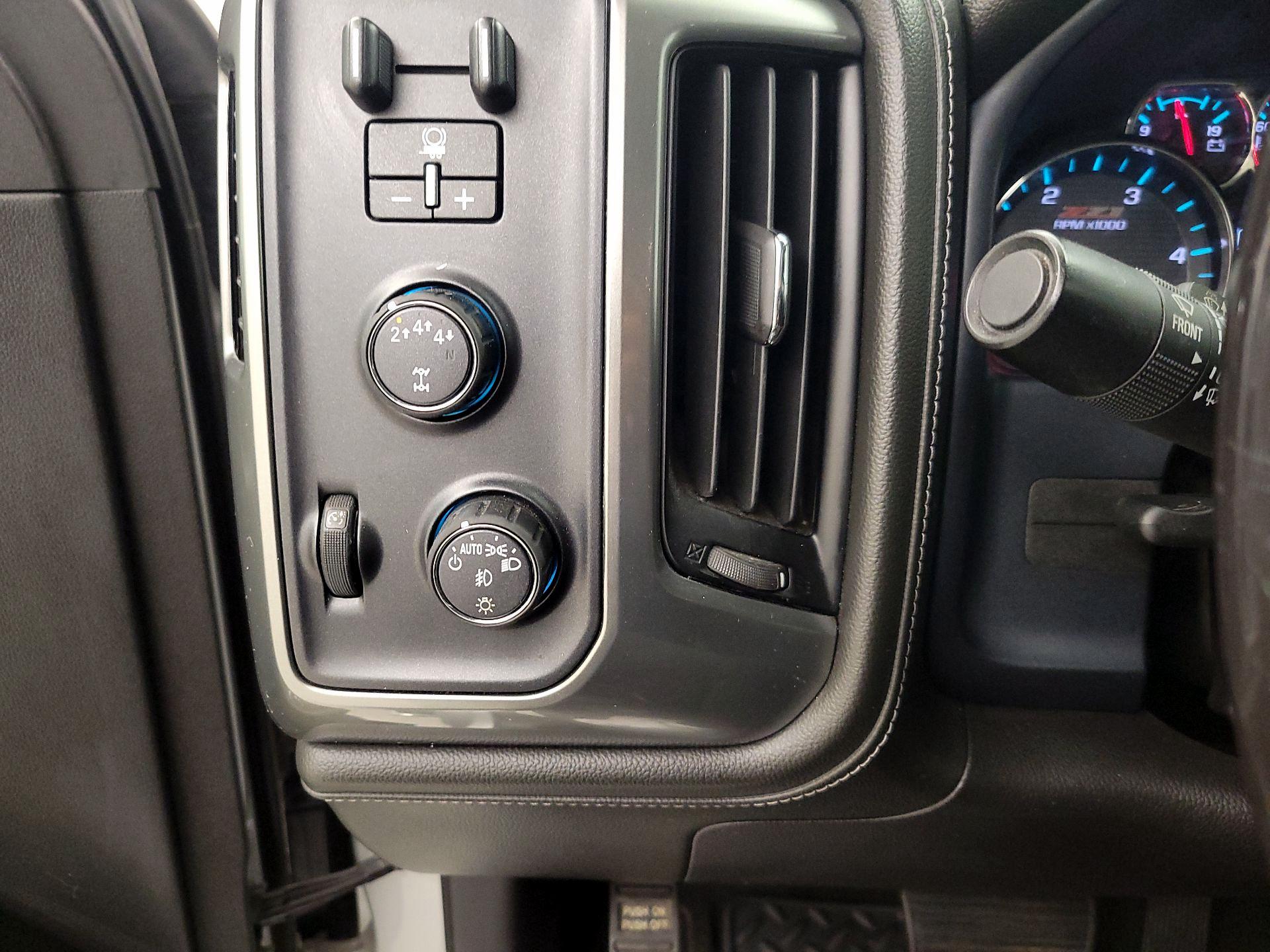 Thumbnail: 2018 Chevrolet Silverado 2500 - 13