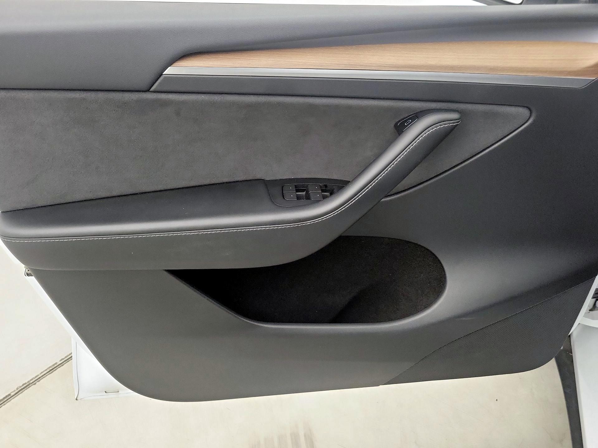 Thumbnail: 2023 Tesla Model Y - 12