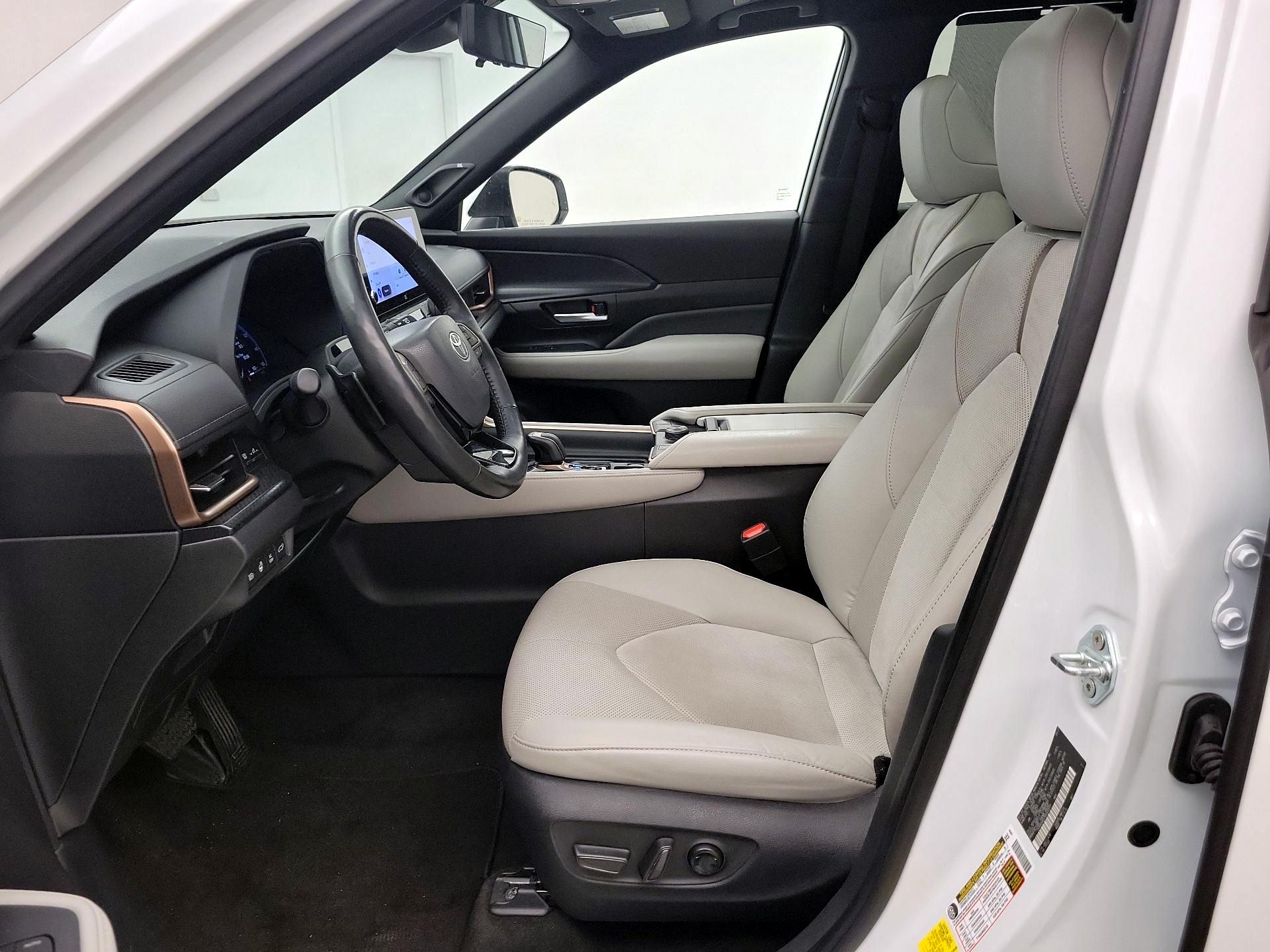 Thumbnail: 2024 Toyota Highlander - 11