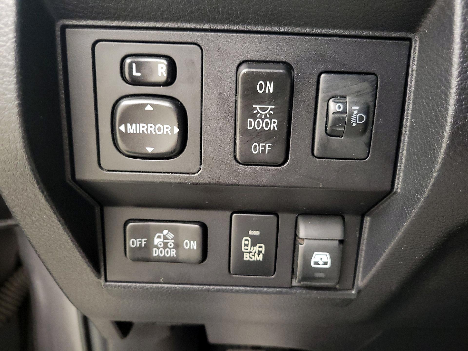 Thumbnail: 2017 Toyota Tundra - 13