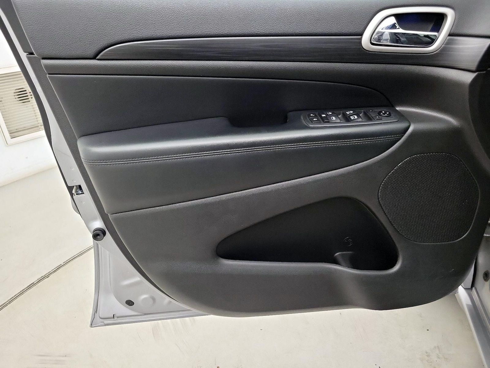2020 Jeep Grand Cherokee Altitude - Photo 13