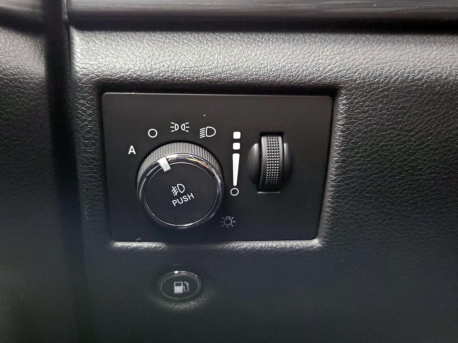 2020 Jeep Grand Cherokee Altitude - Photo 14