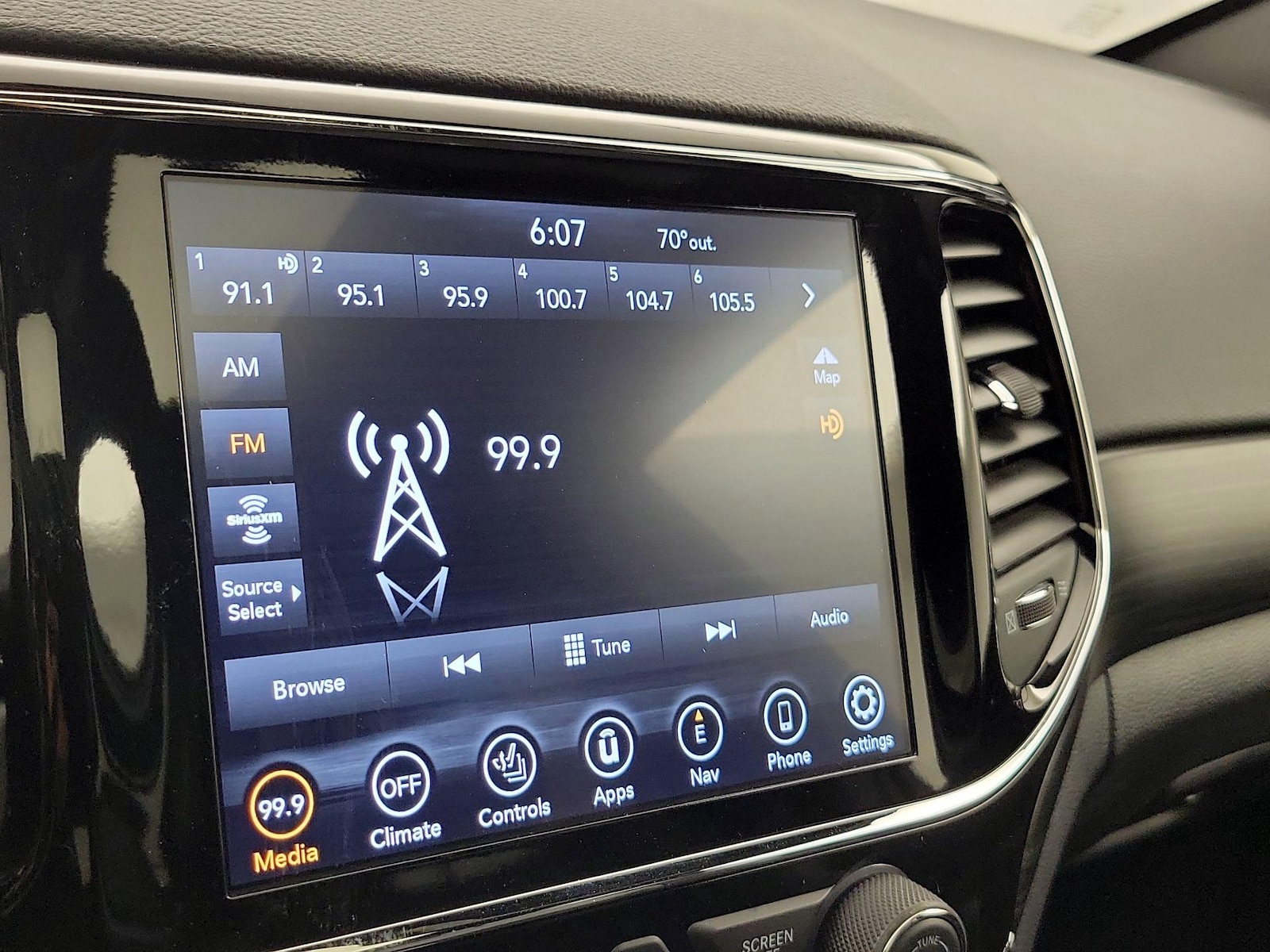 2020 Jeep Grand Cherokee Altitude - Photo 17