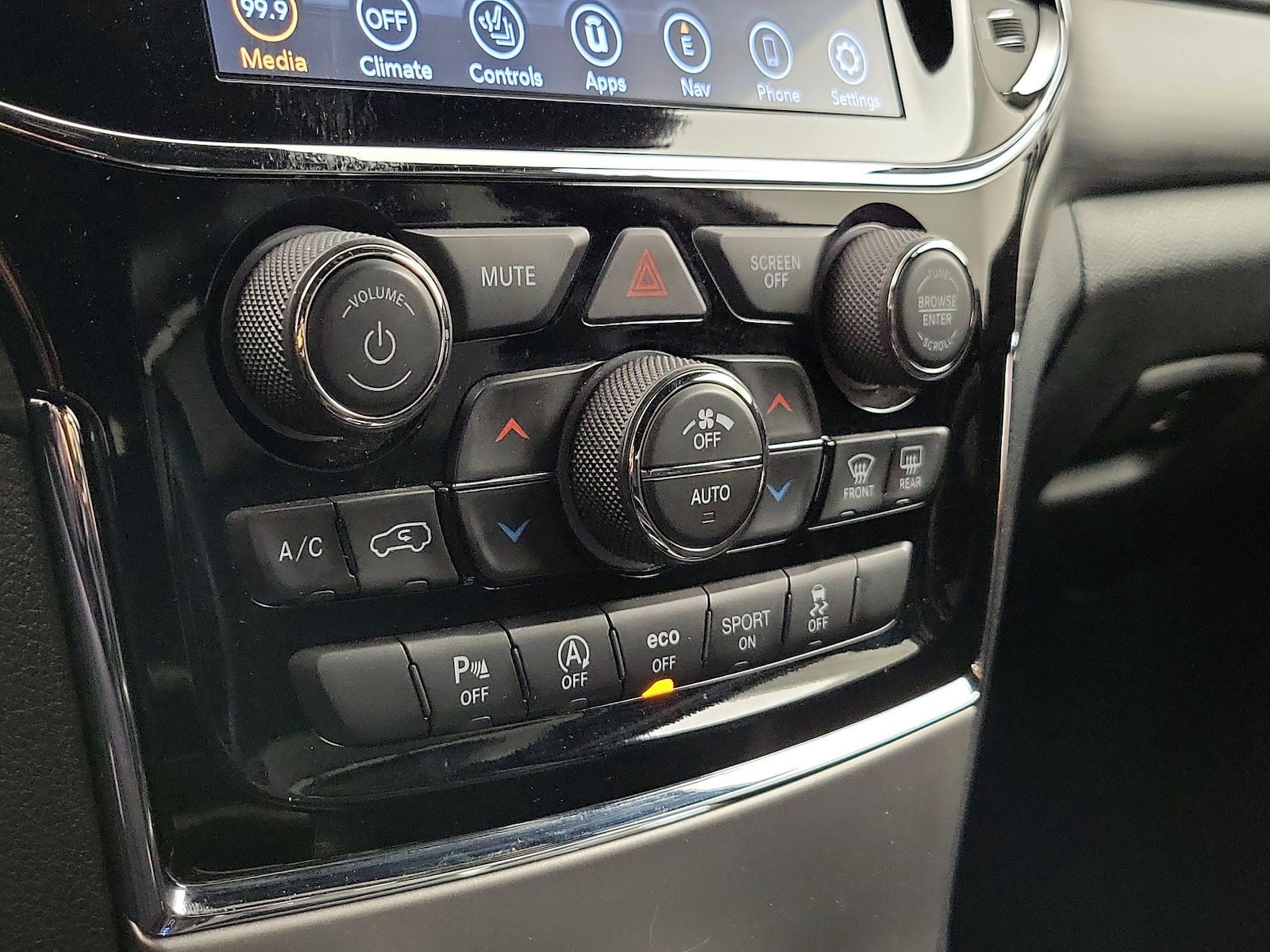 2020 Jeep Grand Cherokee Altitude - Photo 18