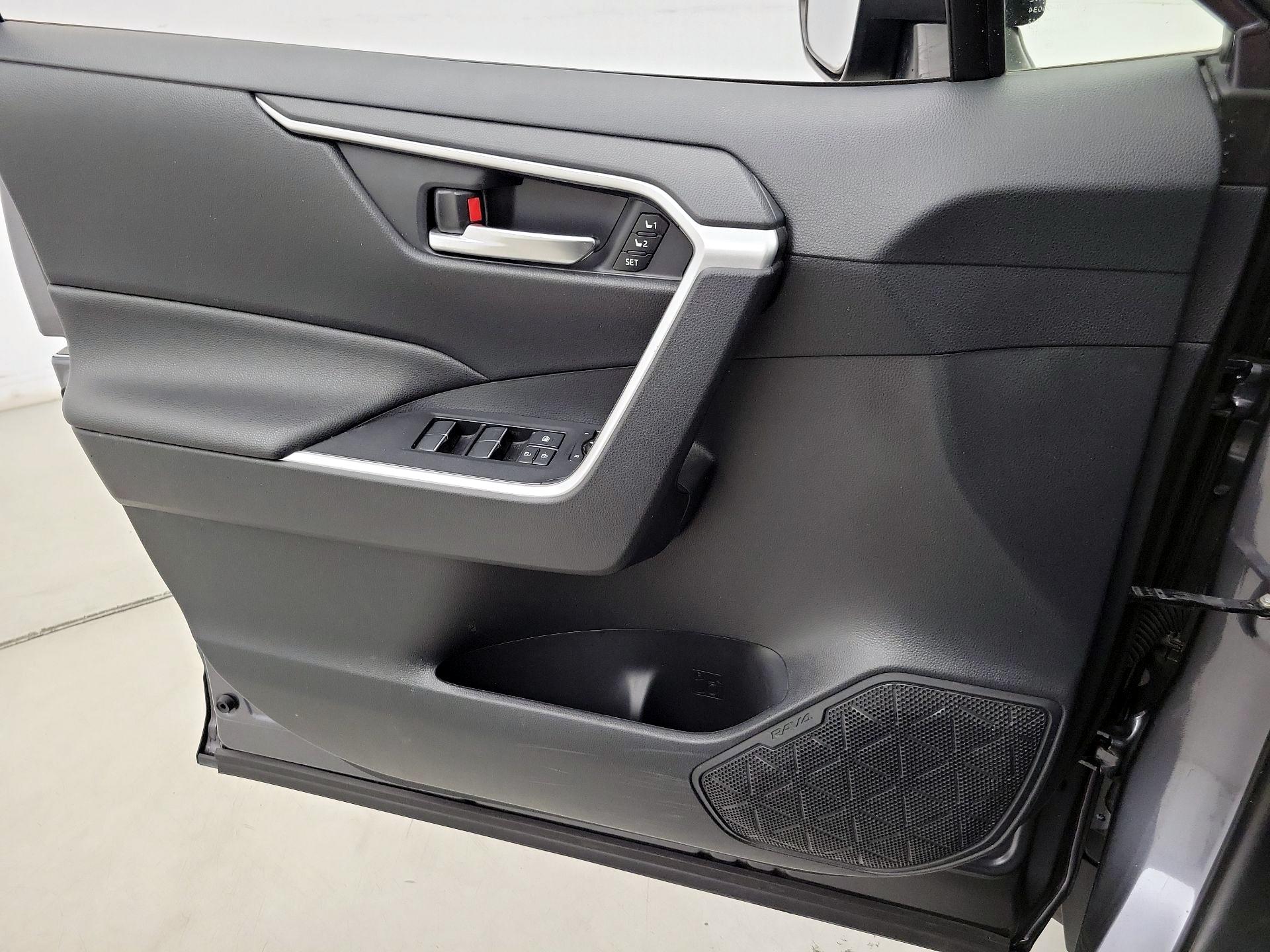 Thumbnail: 2021 Toyota RAV4 - 12