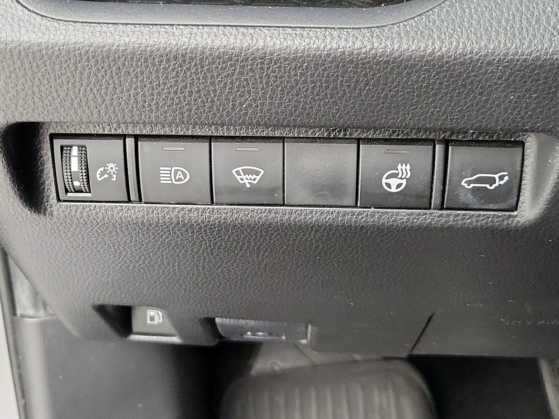Thumbnail: 2021 Toyota RAV4 - 13