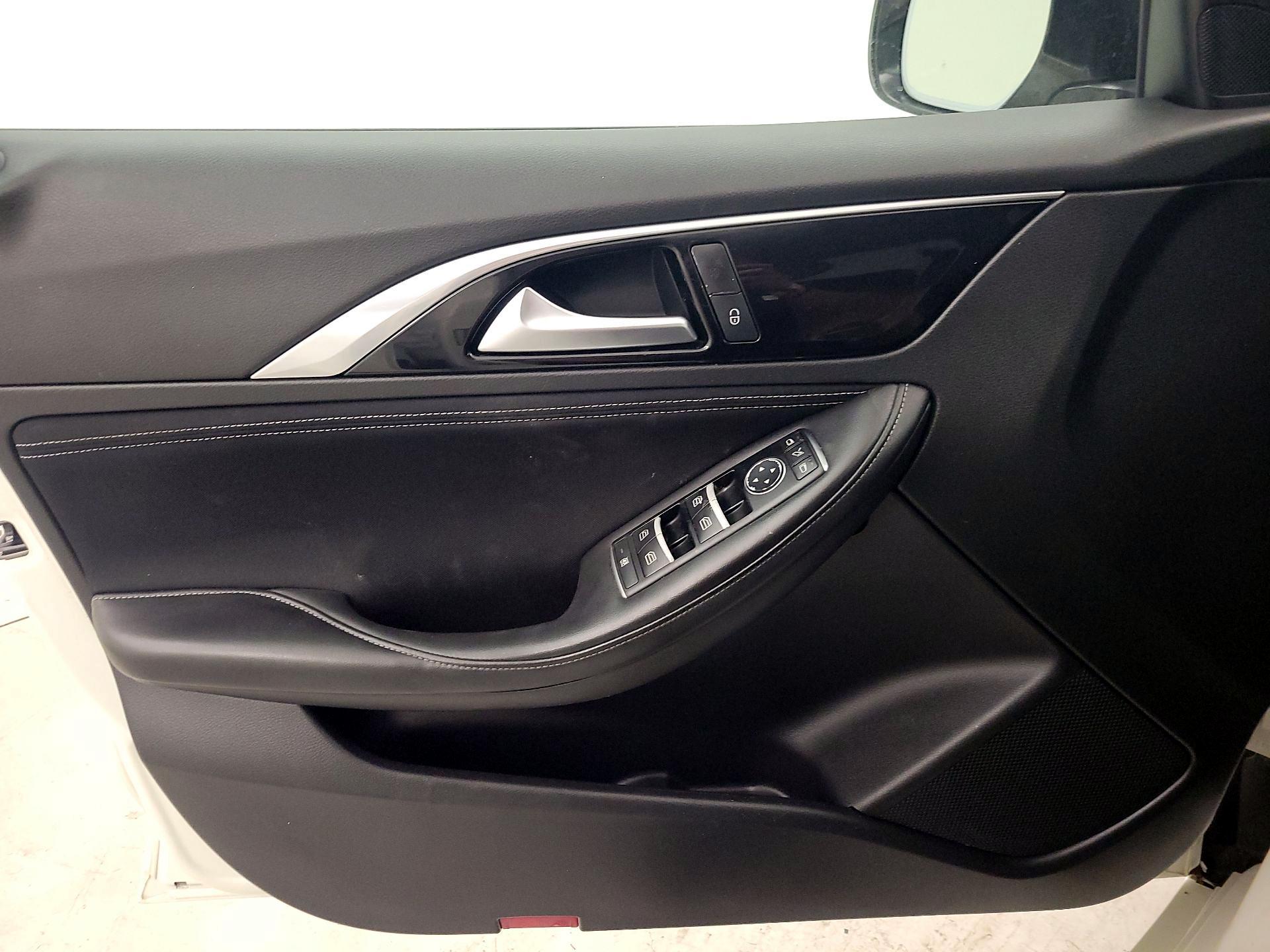 Thumbnail: 2017 INFINITI QX30 - 12