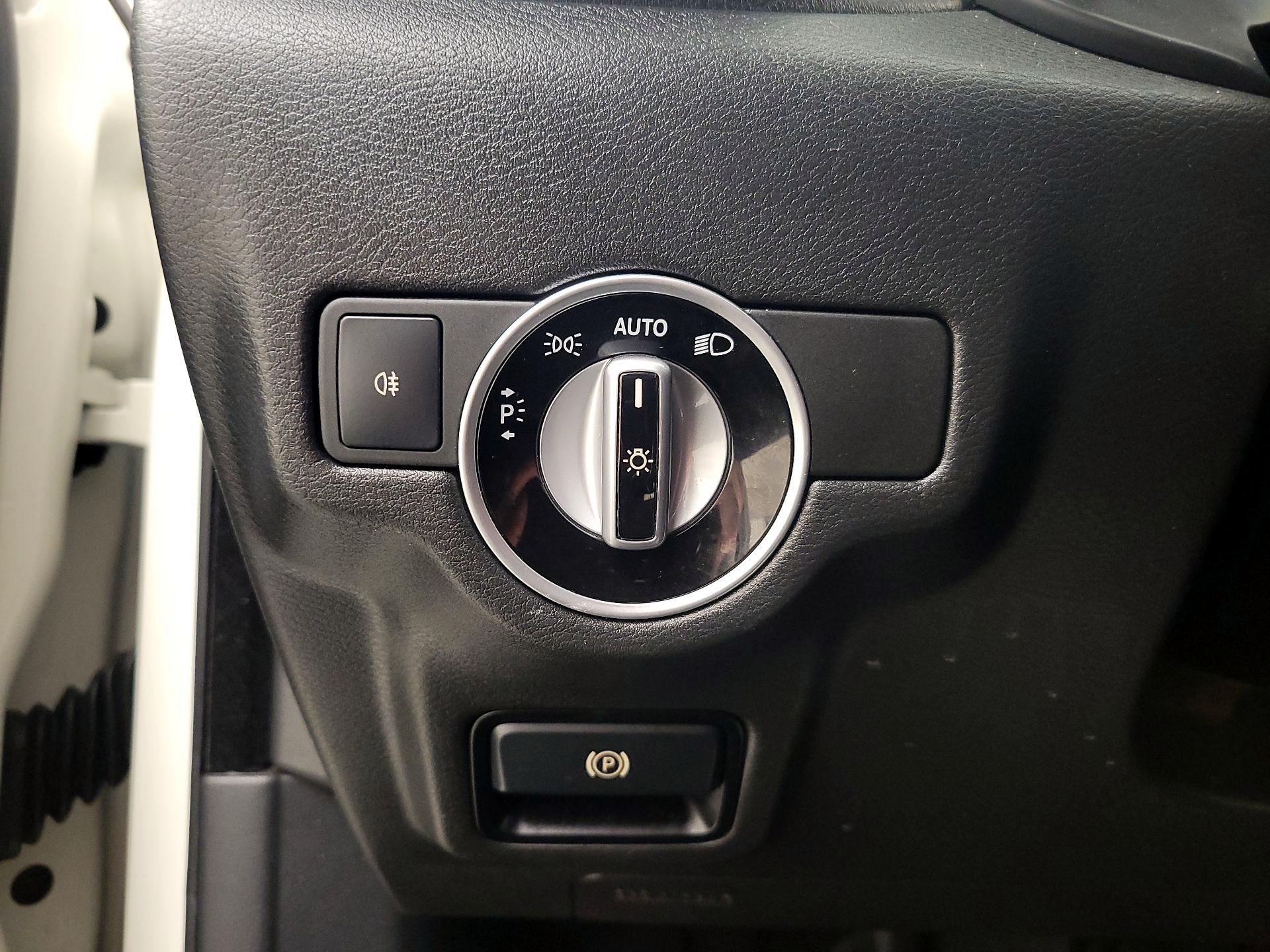 Thumbnail: 2017 INFINITI QX30 - 13