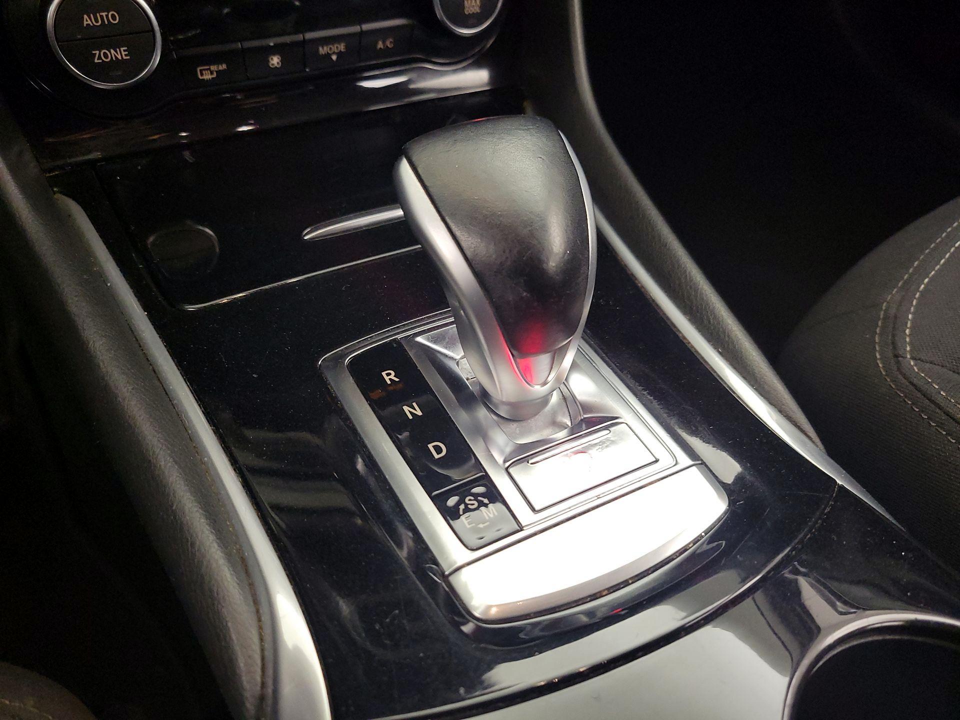 Thumbnail: 2017 INFINITI QX30 - 17