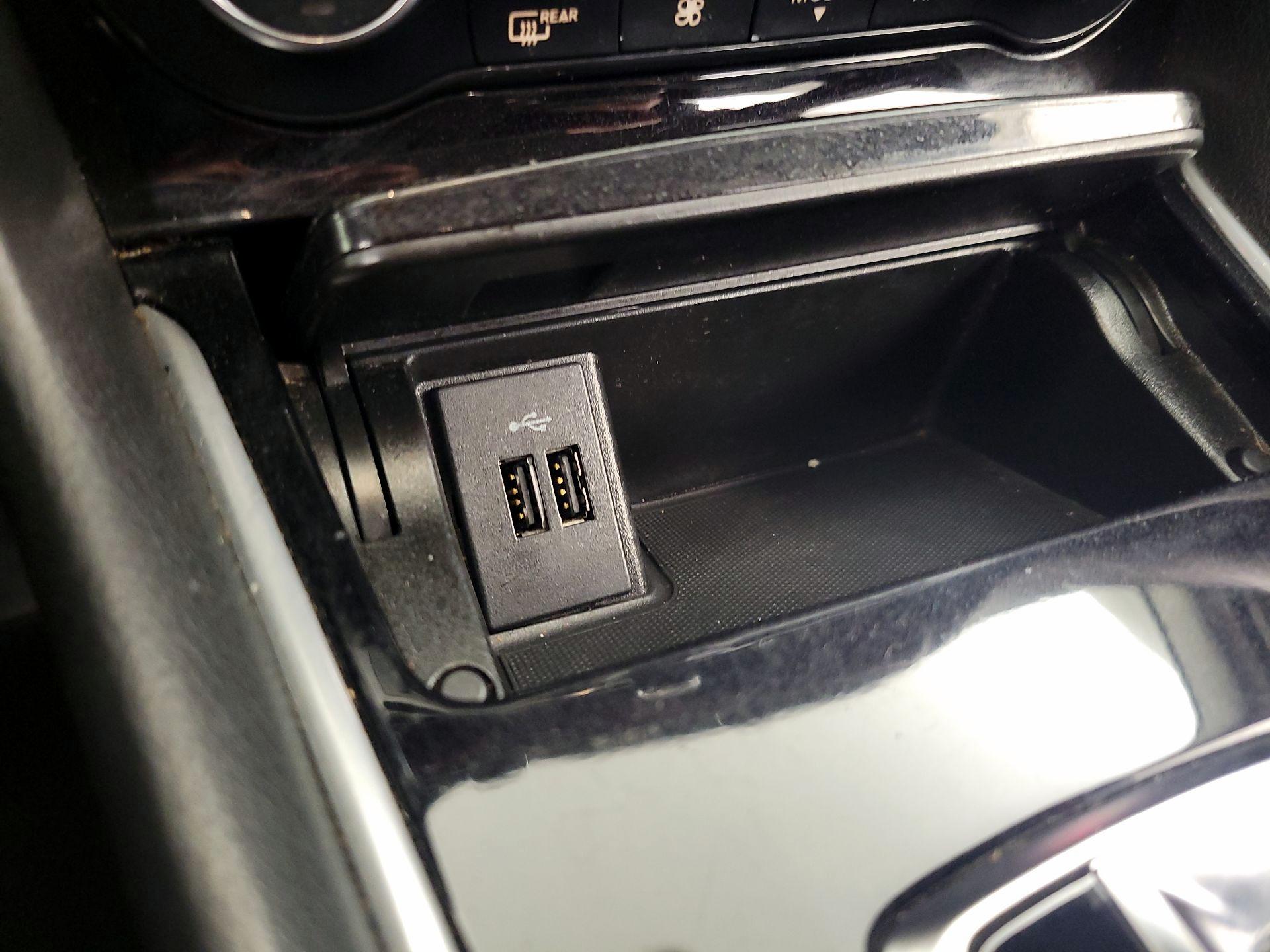 Thumbnail: 2017 INFINITI QX30 - 18