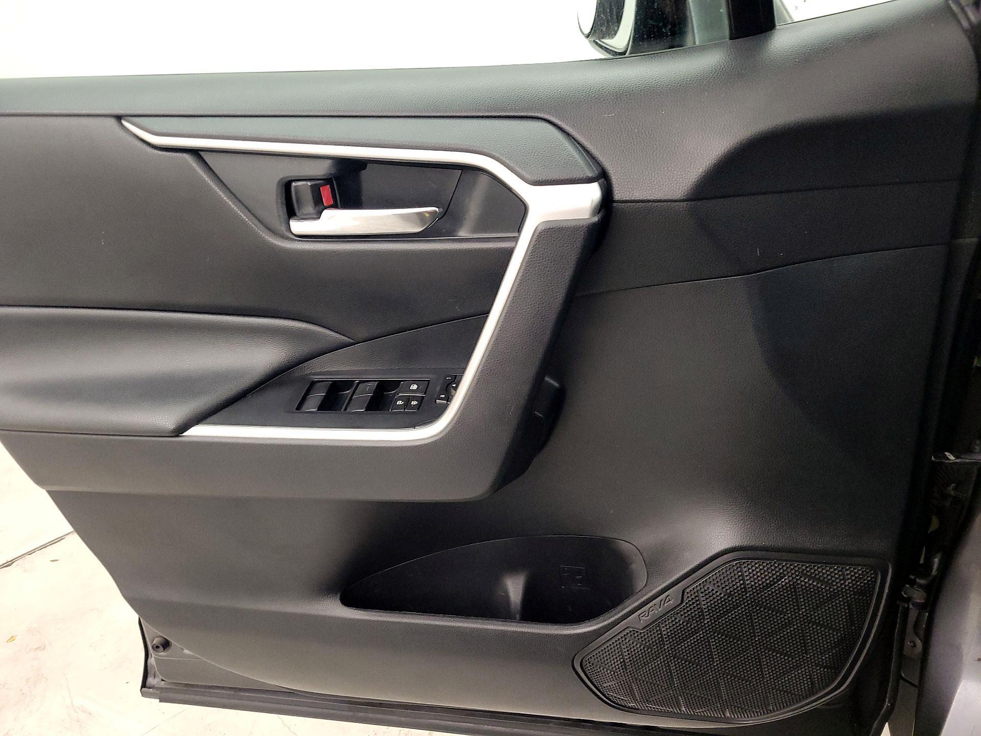 Thumbnail: 2020 Toyota RAV4 - 12