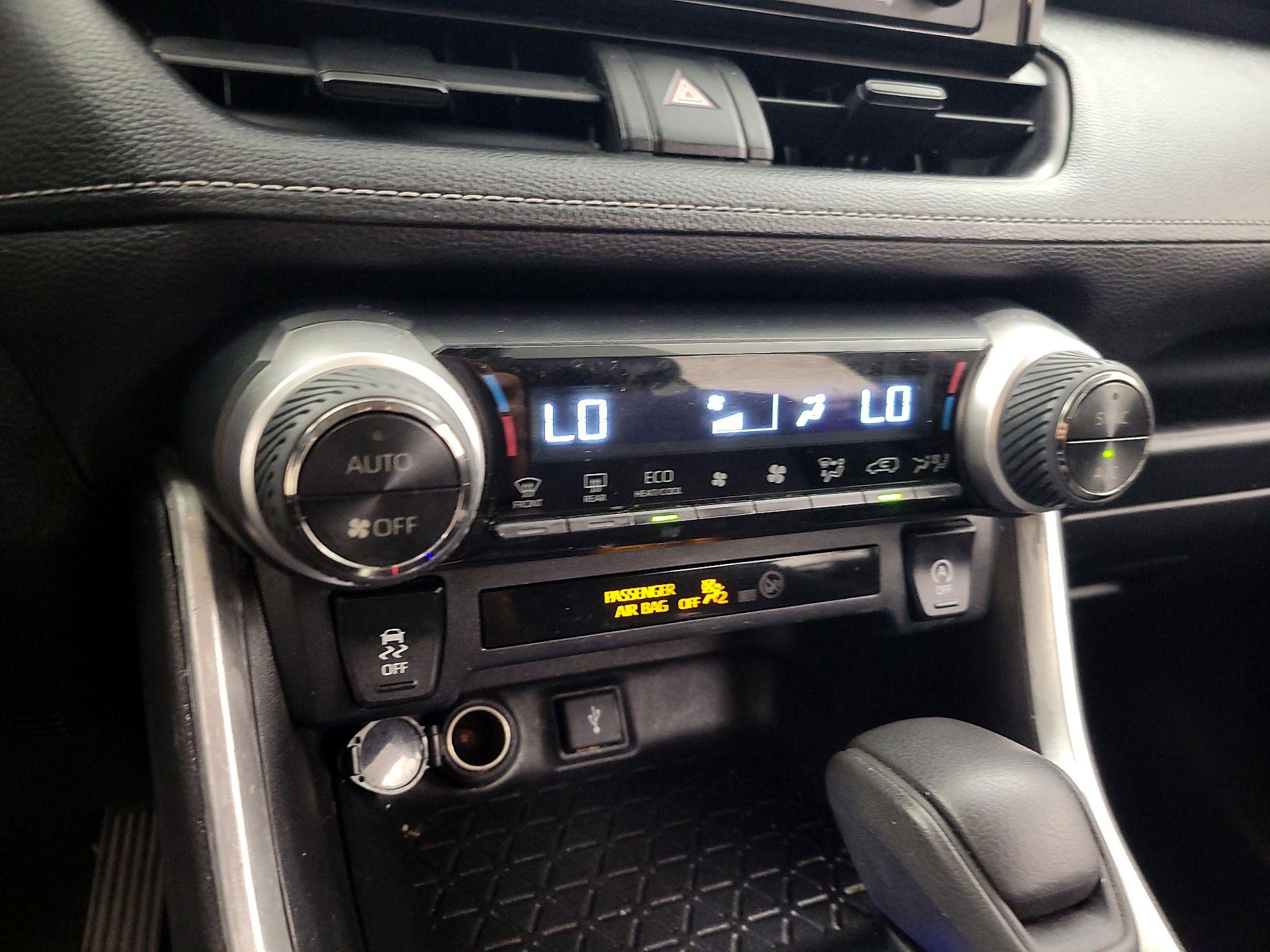 Thumbnail: 2020 Toyota RAV4 - 16