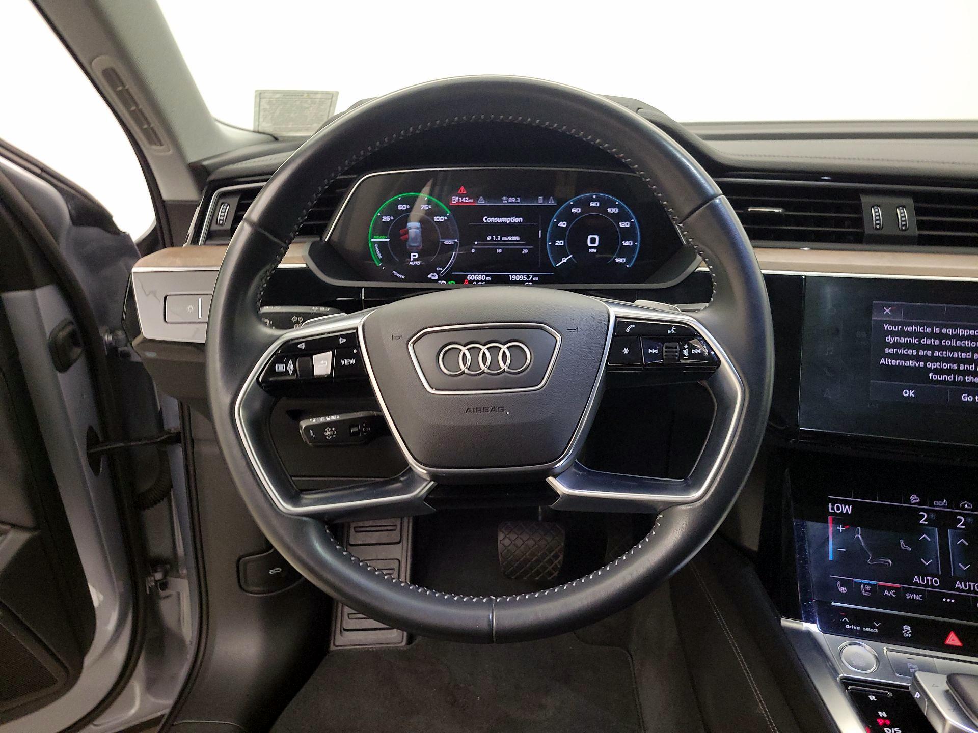 Thumbnail: 2020 Audi e-tron S - 10