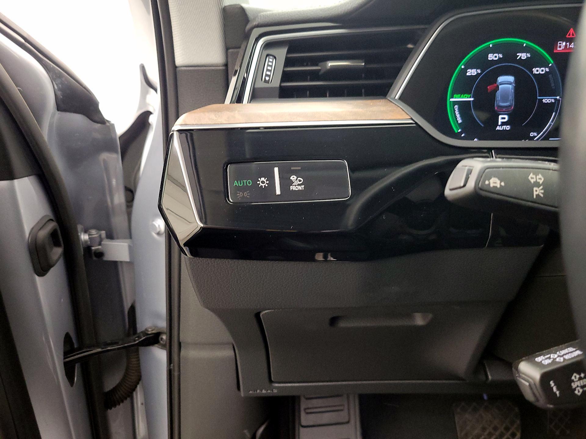 Thumbnail: 2020 Audi e-tron S - 13