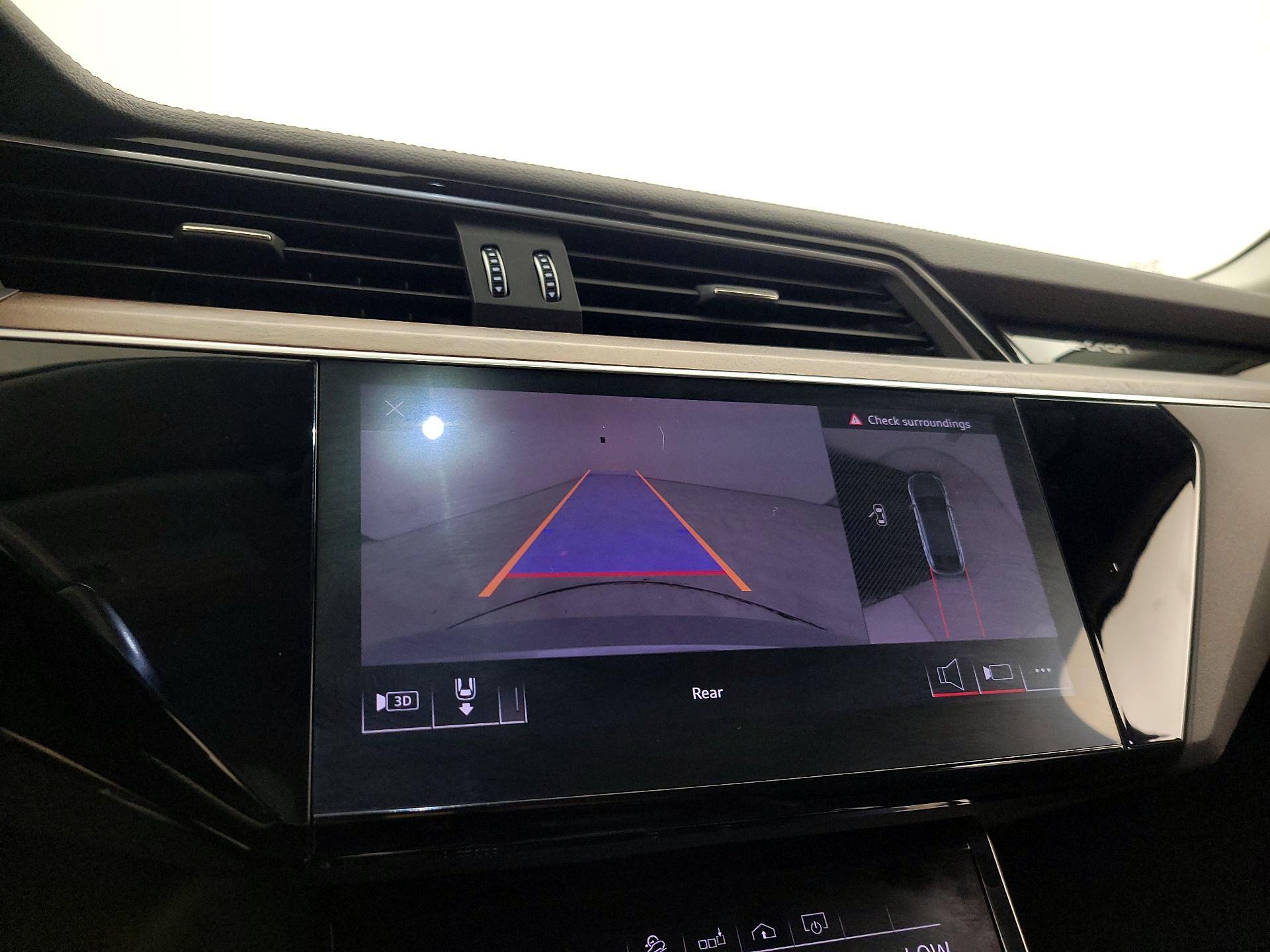 Thumbnail: 2020 Audi e-tron S - 14