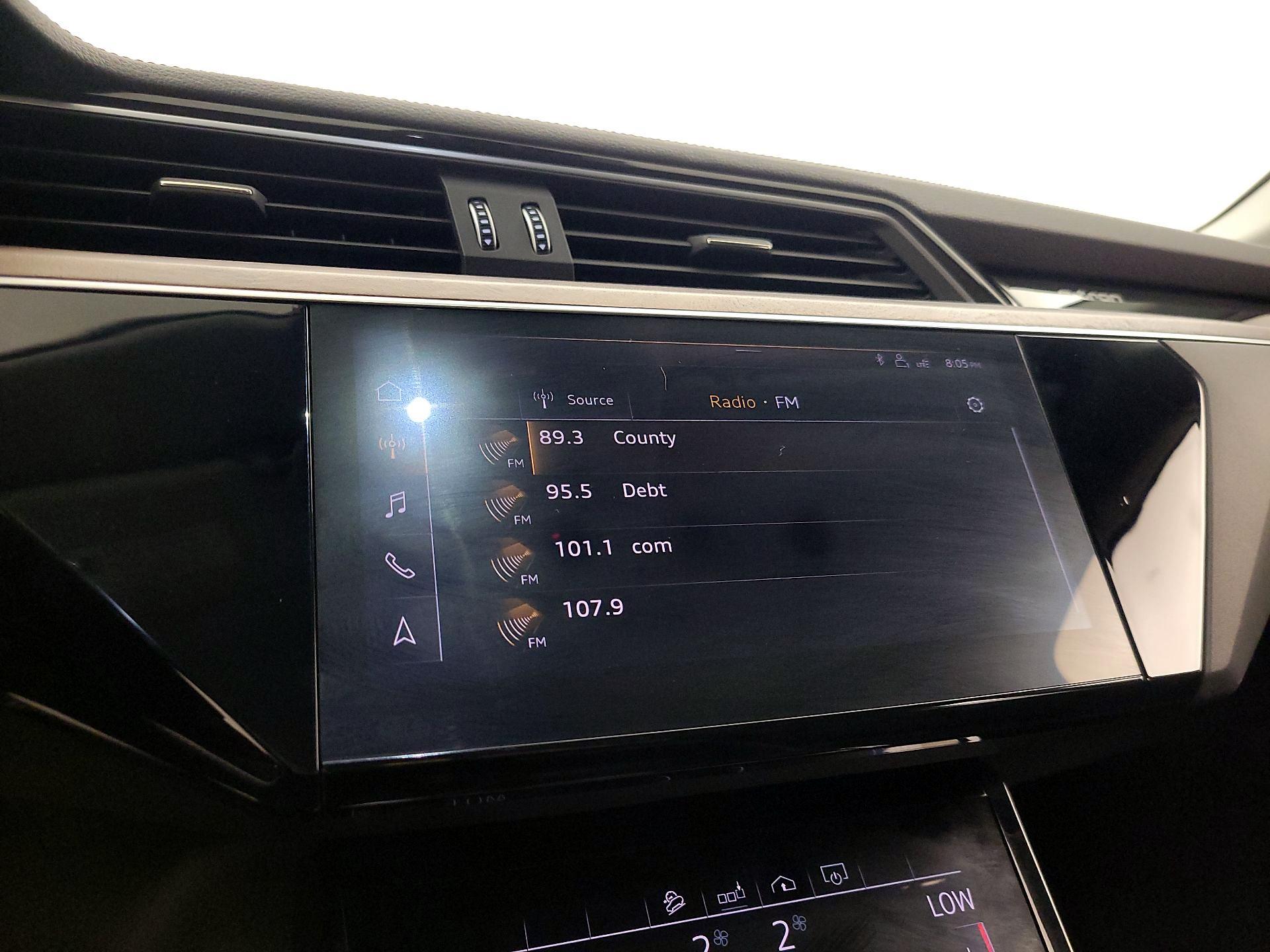 Thumbnail: 2020 Audi e-tron S - 15