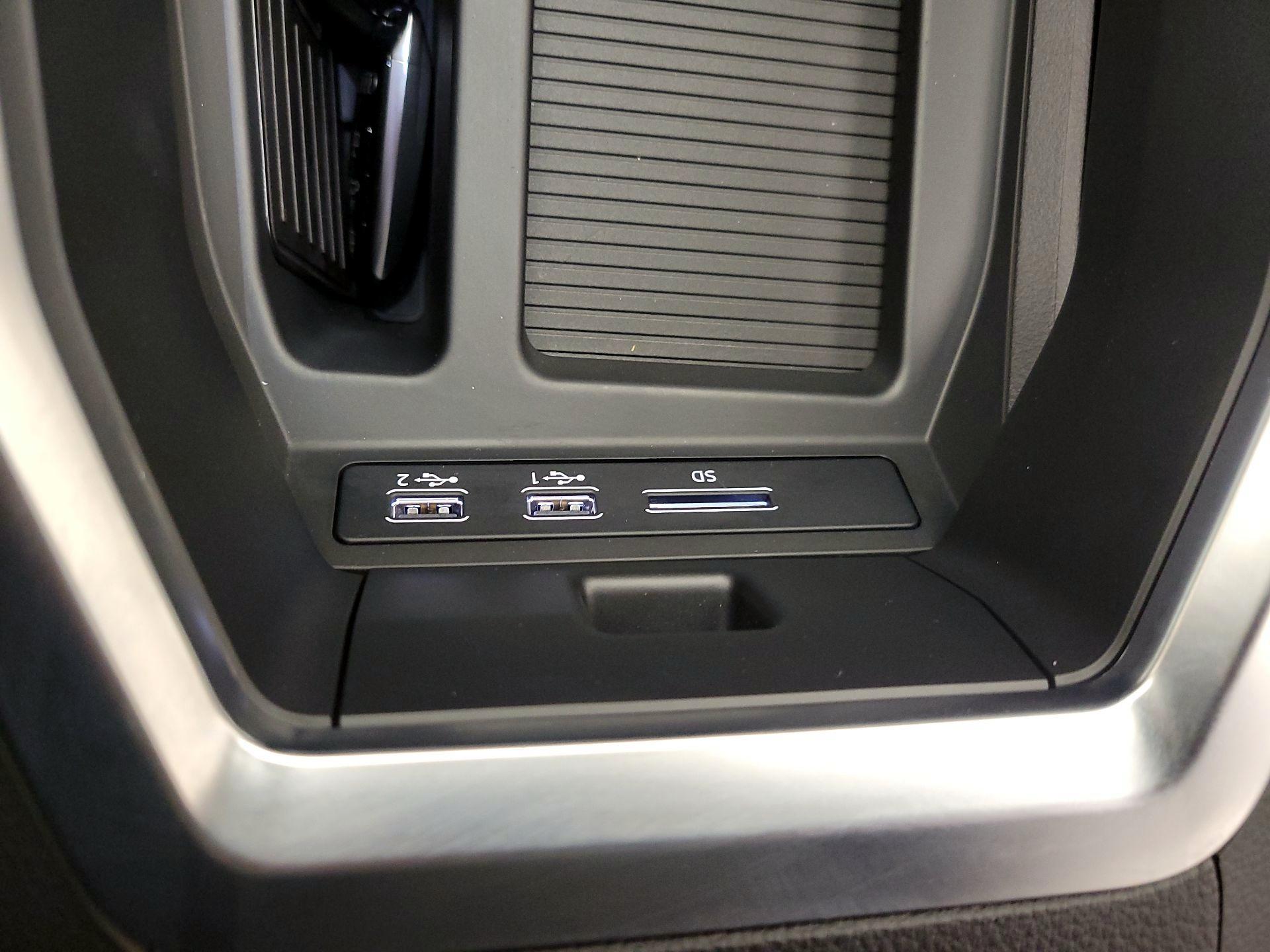 Thumbnail: 2020 Audi e-tron S - 18