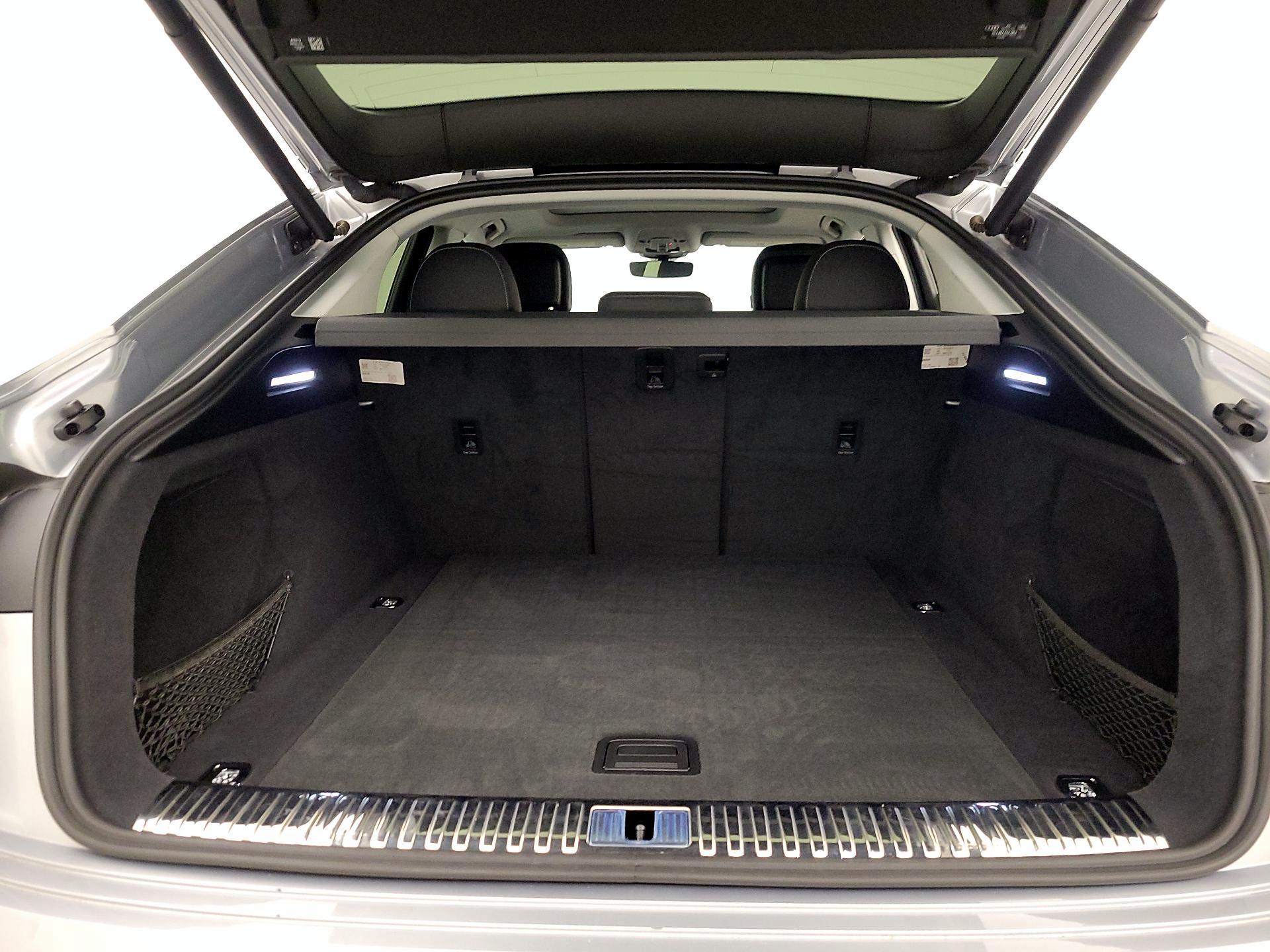 Thumbnail: 2020 Audi e-tron S - 20