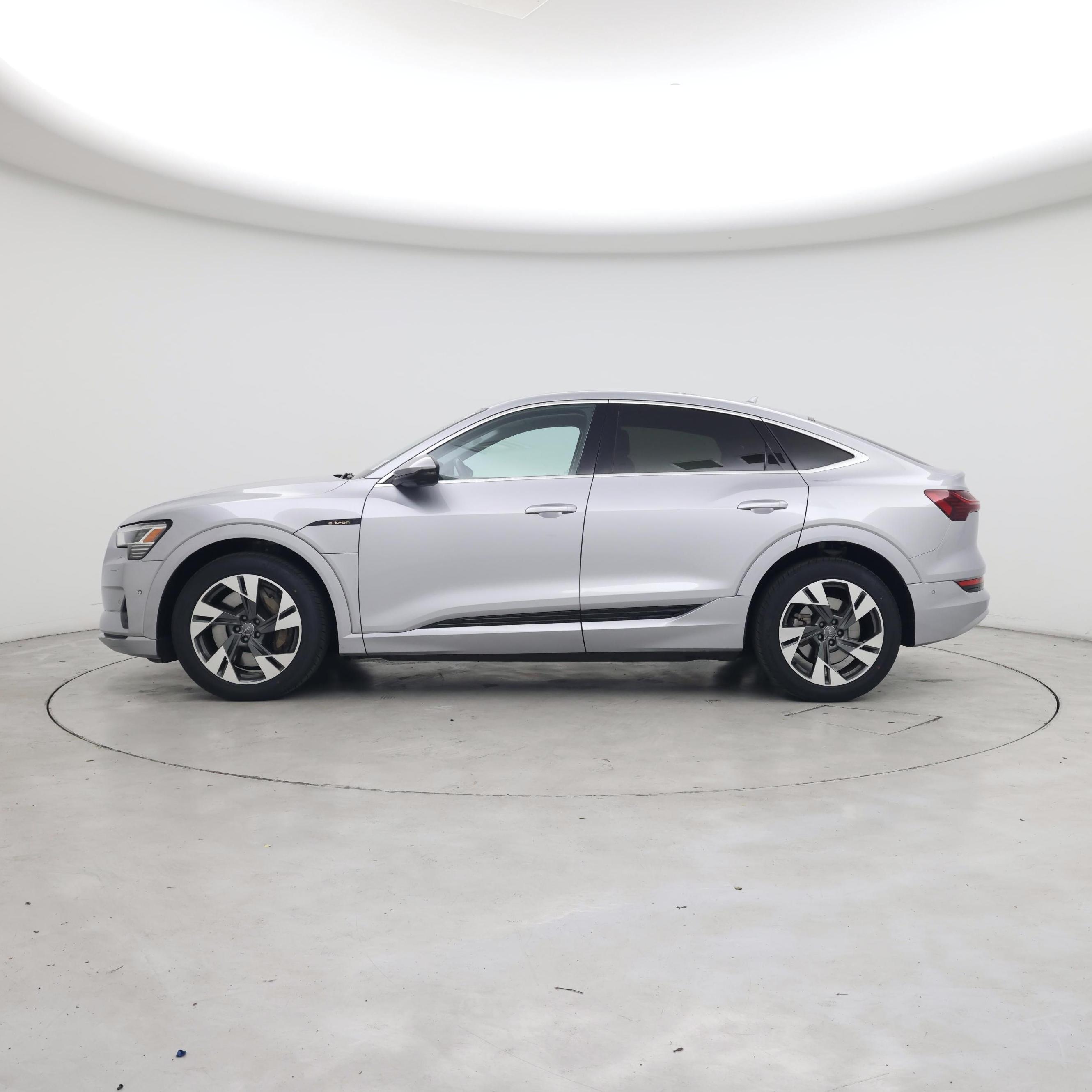 Thumbnail: 2020 Audi e-tron S - 3