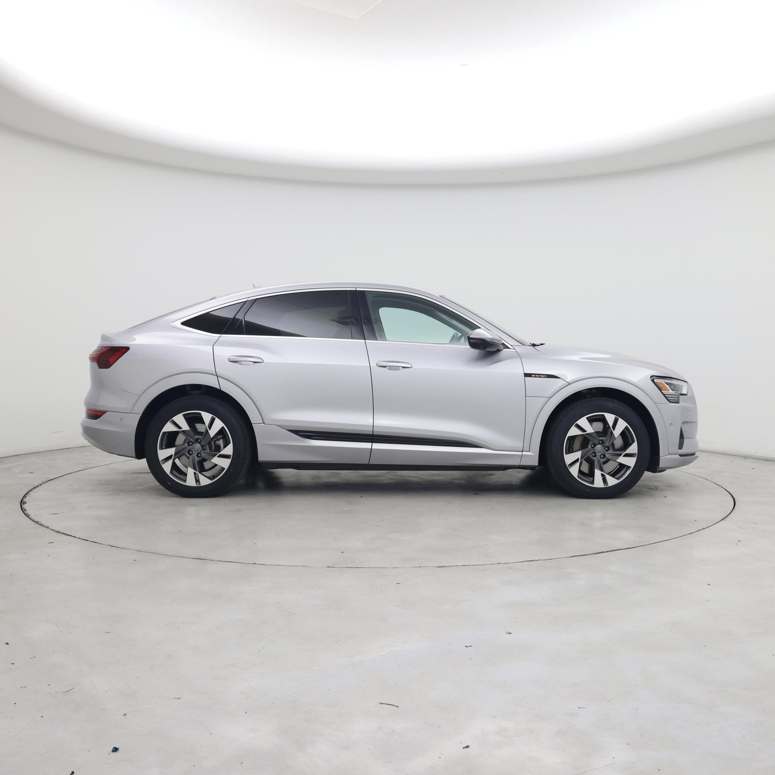 Thumbnail: 2020 Audi e-tron S - 7